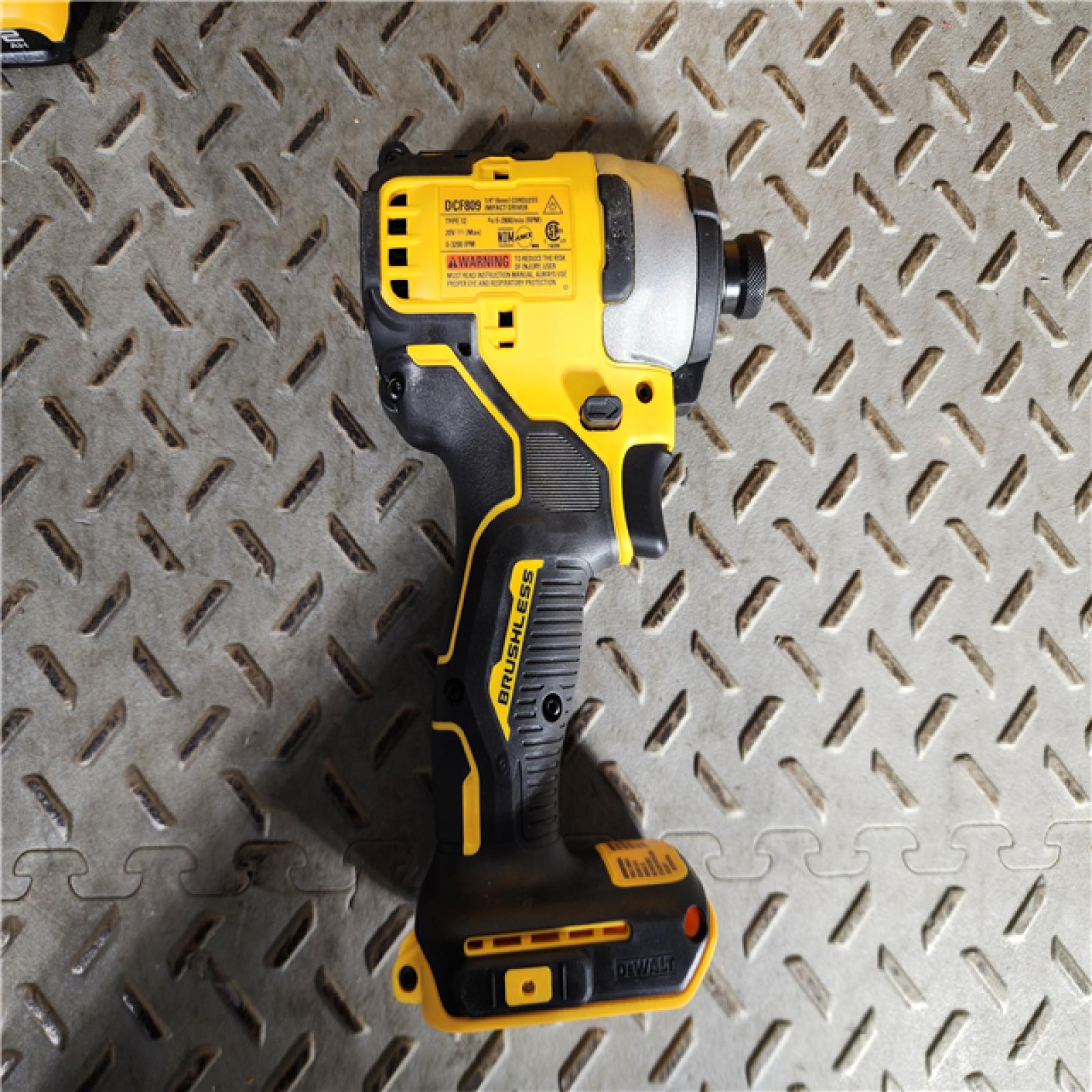 HOUSTON LOCATION - AS-IS (APPEARS LIKE NEW) DEWALT ATOMIC 20V MAX* Brushless Cordless Compact 1/4 in. Impact Driver Kit