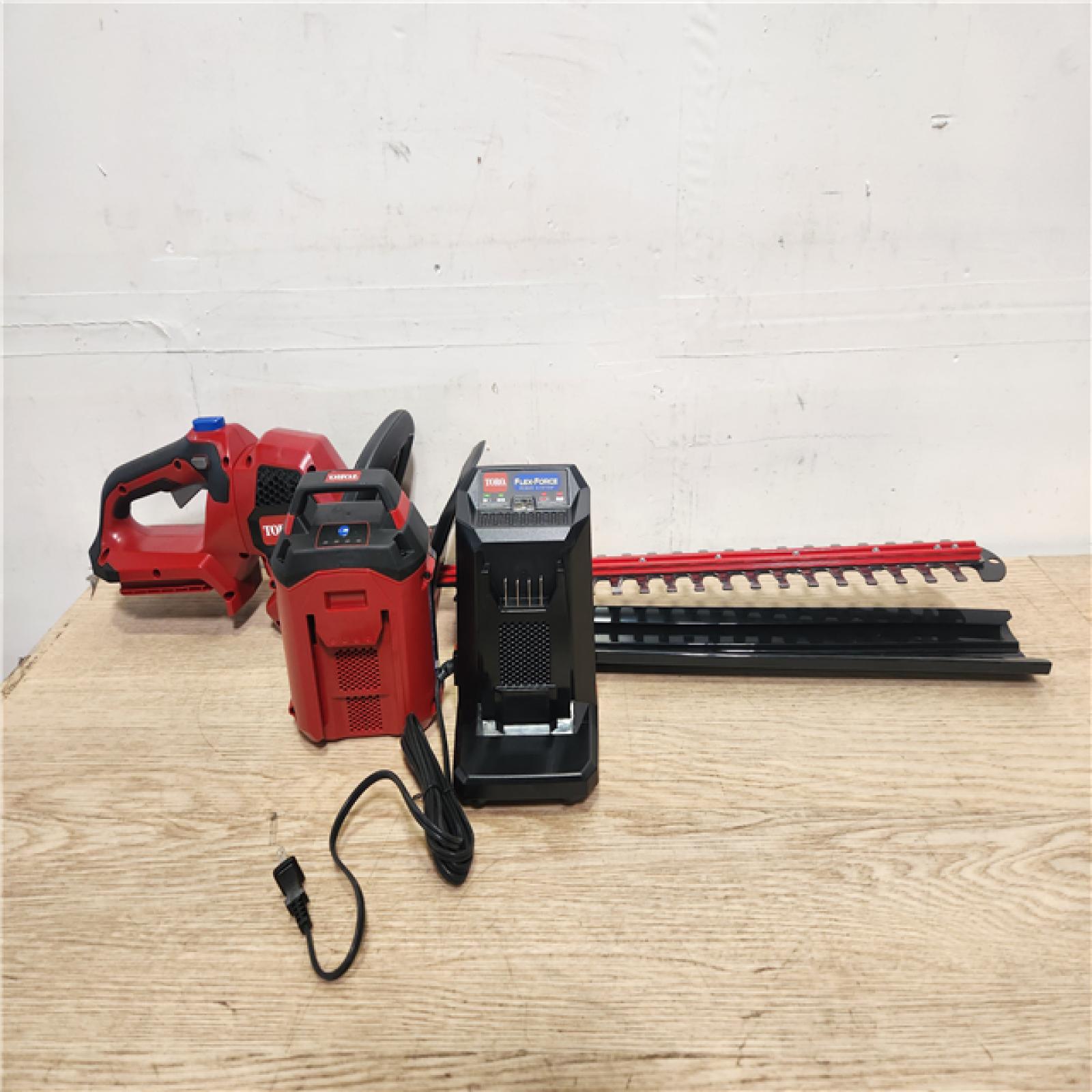 Phoenix Location NEW Toro 60V MAX* 24 in. (60.96 cm) Hedge Trimmer with 2.5Ah Battery