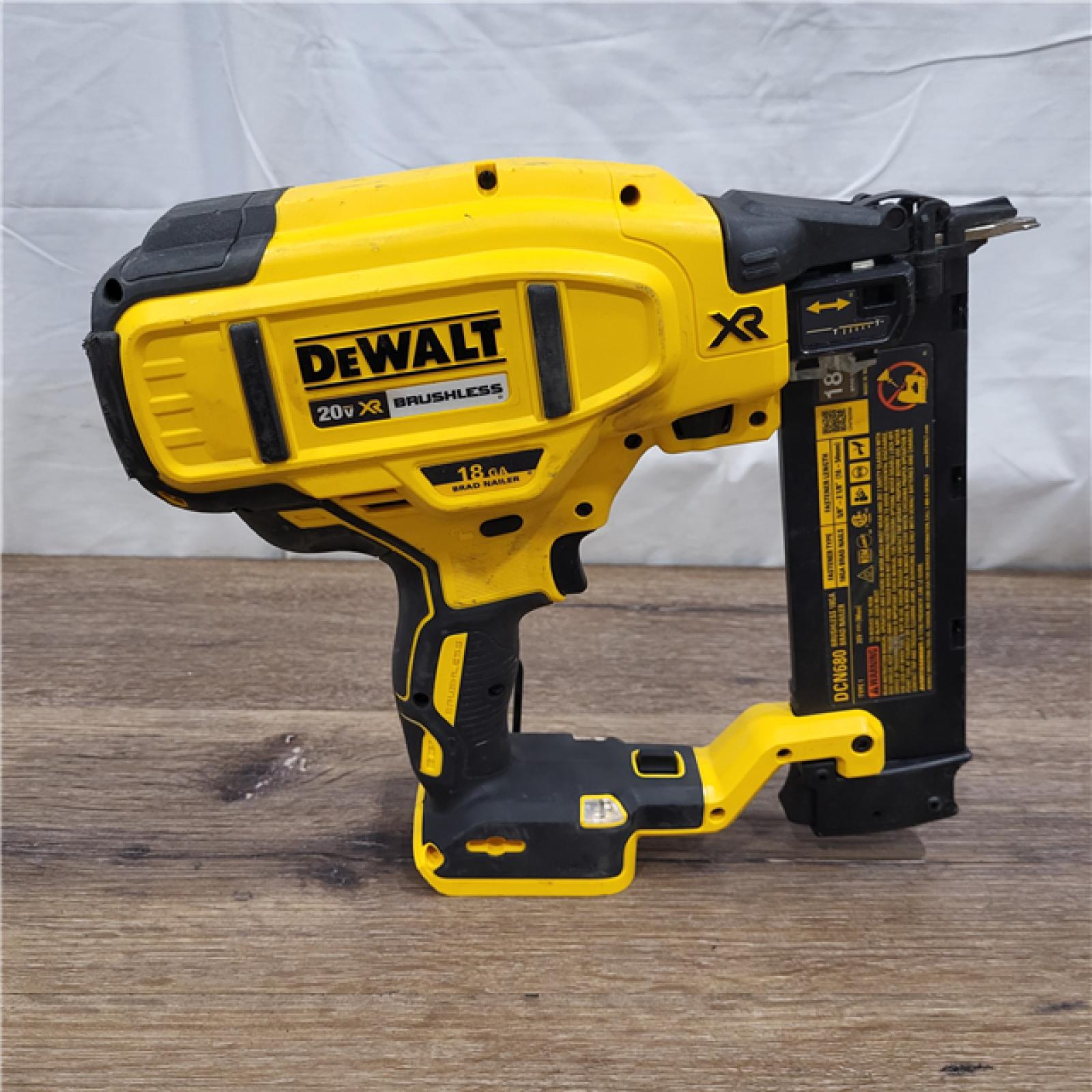 AS-IS DEWALT 20V MAX XR 18 Gauge Brad Nailer Kit