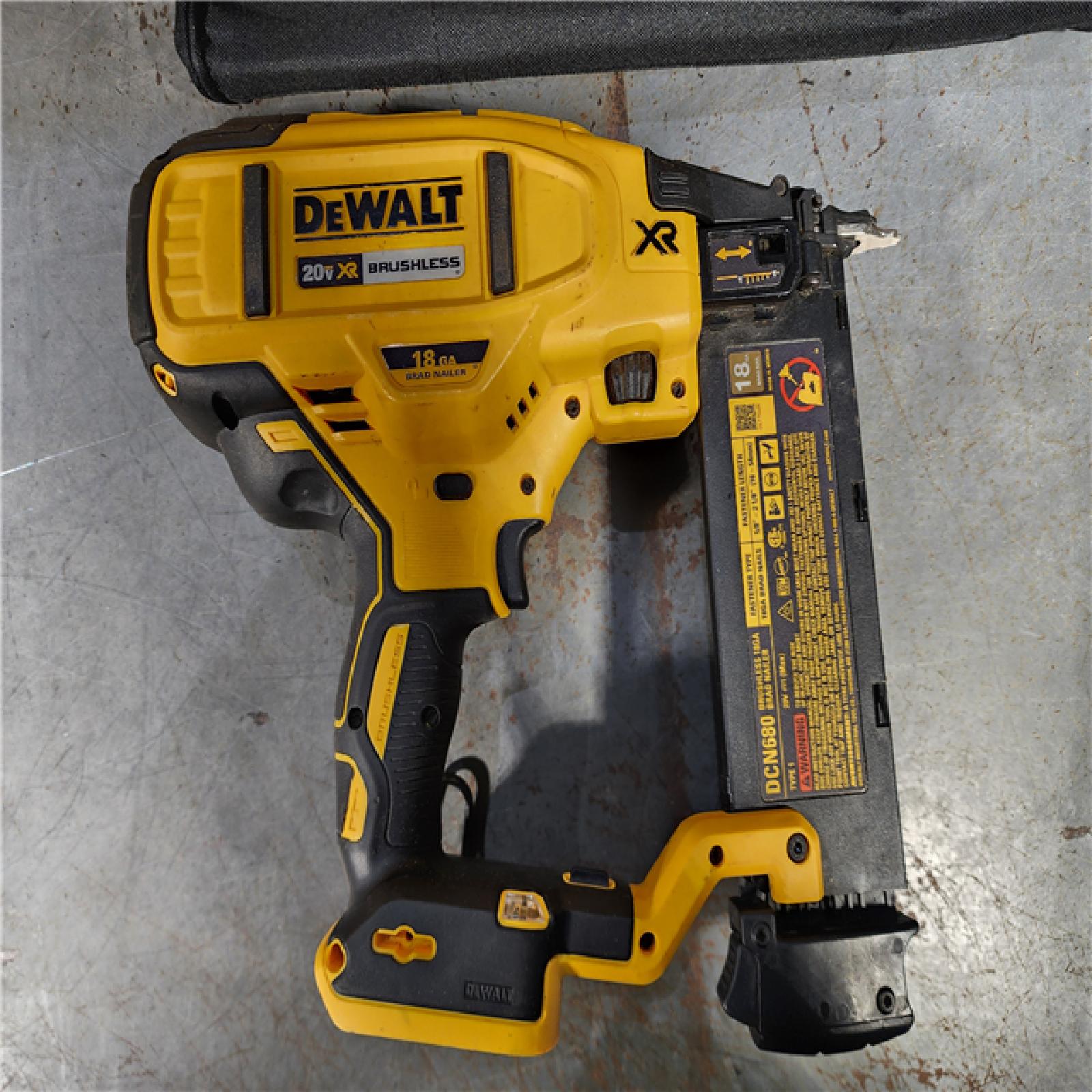 HOUSTON LOCATION - AS-IS DEWALT 20V MAX XR 18 Gauge Brad Nailer Kit