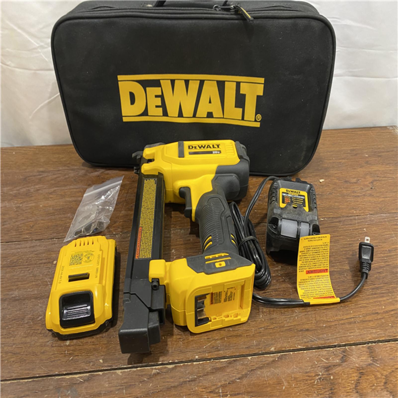 AS-ISDEWALT Cordless Cable Stapler KIT