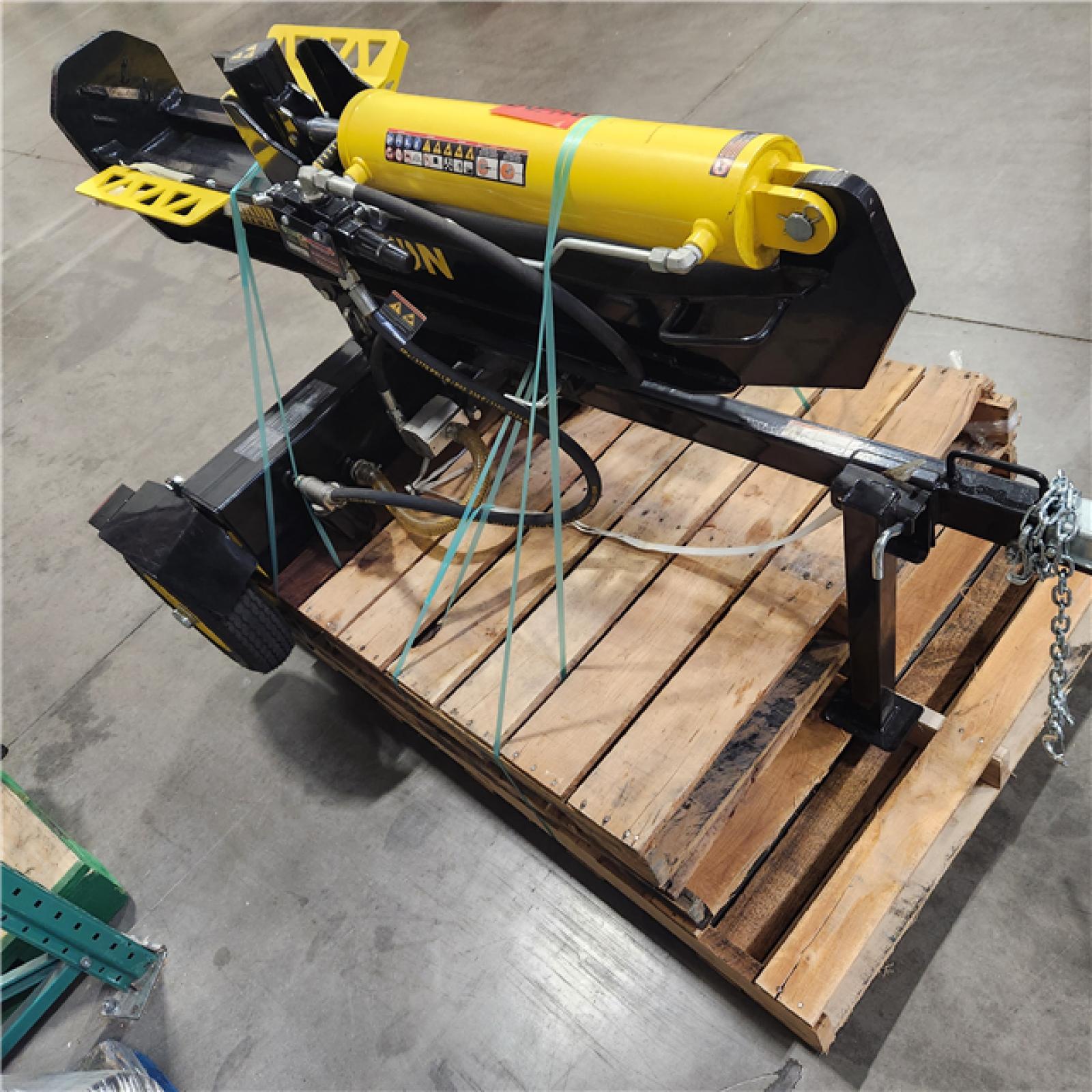 Dallas Location - As-Is Champion Power Equipment 37-Ton Gas Log Splitter