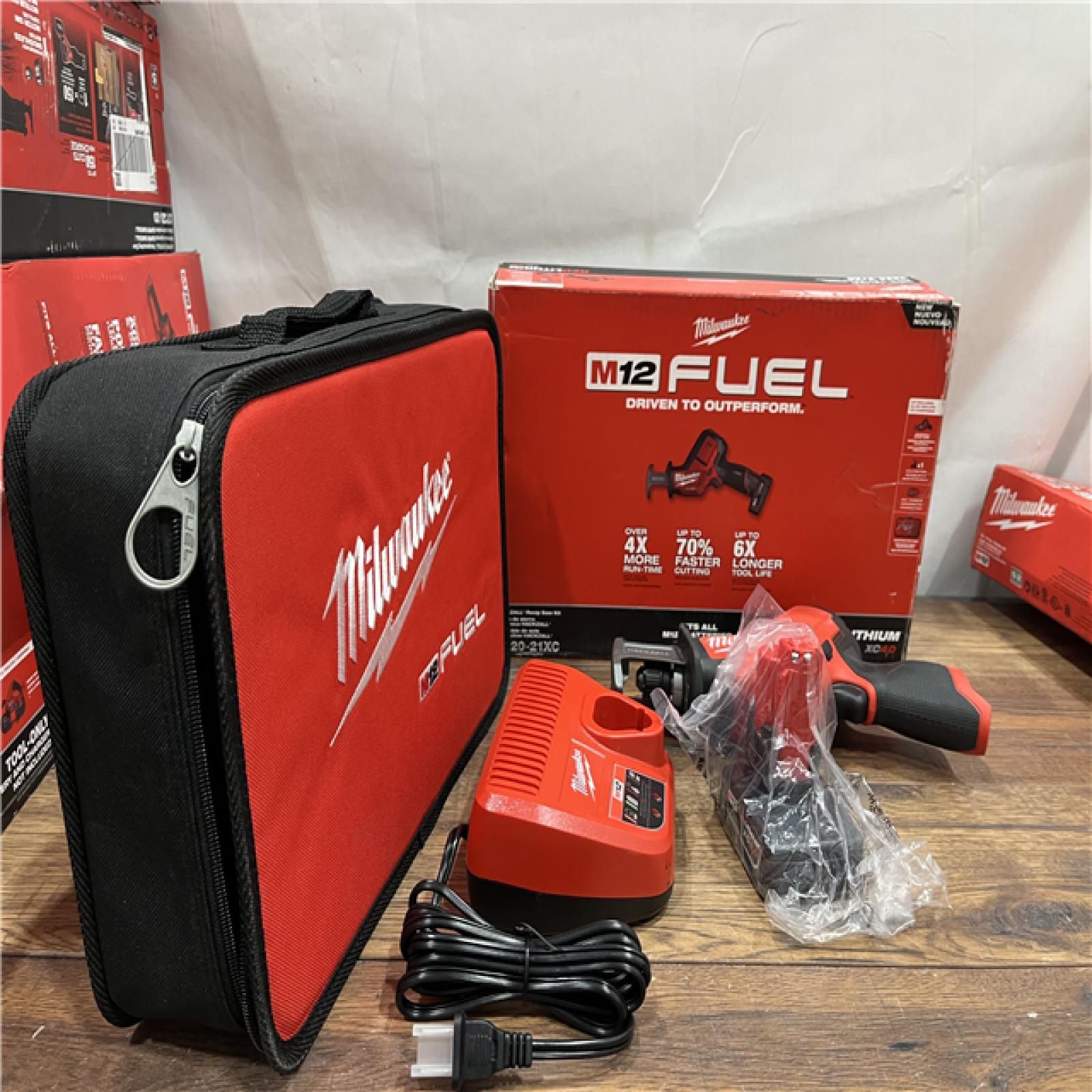 AS-IS MILWAUKEE M12 Fuel Kit De Sierra Sable Reciproca Hackzall Con 1 BaterÃ­a Milwaukee