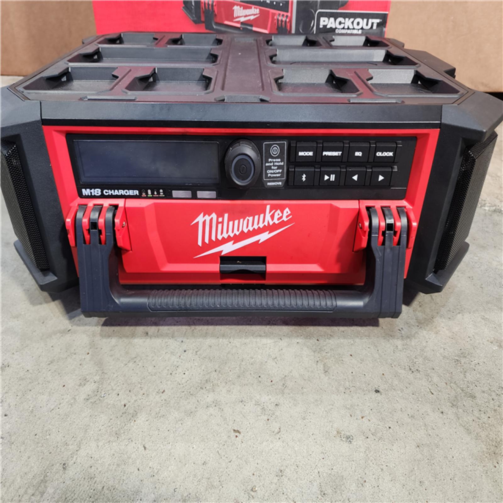 HOUSTON LOCATION - AS-IS (APPEARS LIKE NEW) Milwaukee 2950-20 18V M18 PACKOUT Lithium-Ion Cordless Radio + Charger (Tool Only)