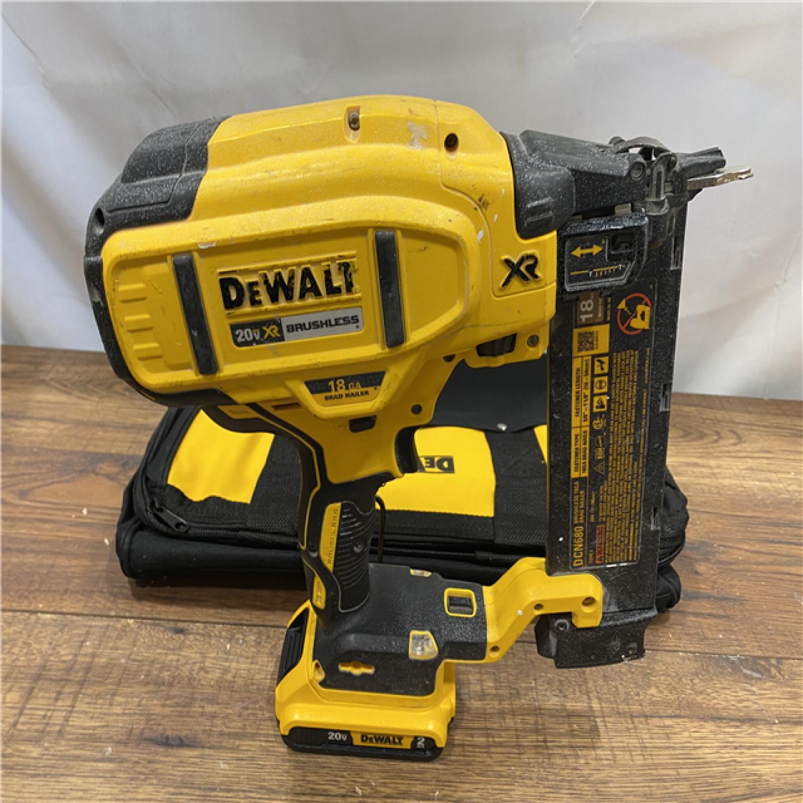 AS IS DEWALT 20V MAX XR 18 Gauge Brad Nailer Kit