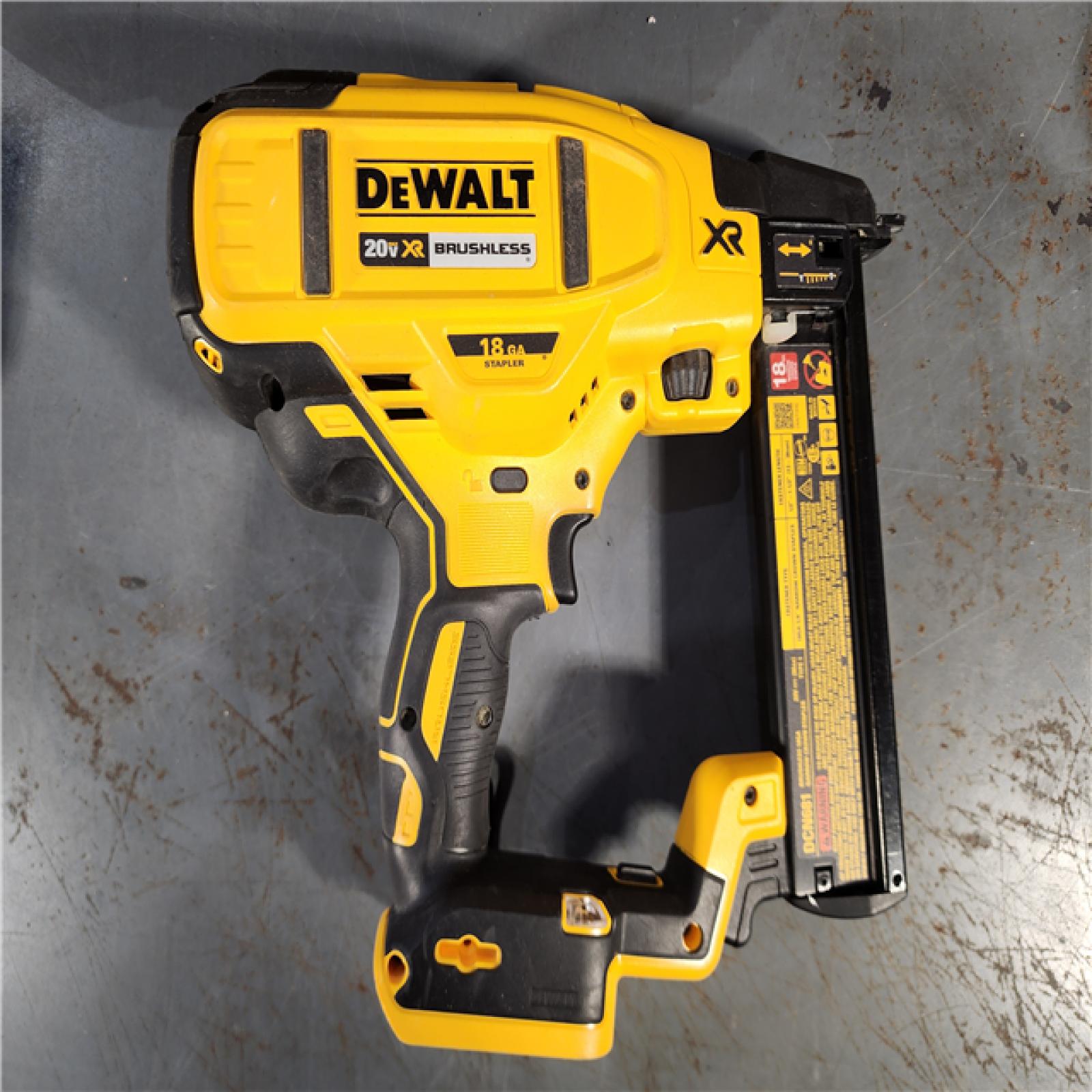 HOUSTON LOCATION - AS-IS in Box DEWALT DCN681D1 20V 18Ga Stapler Kit