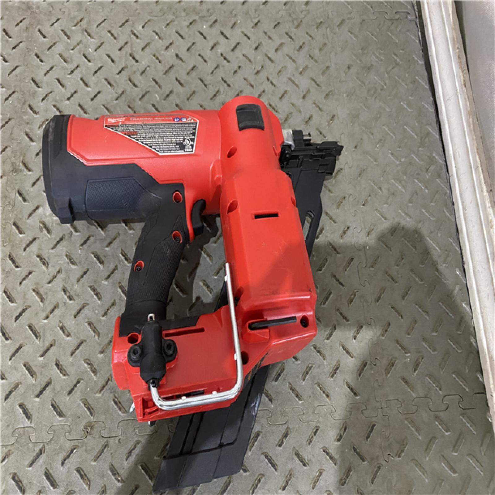 Houston location AS-IS Milwaukee 2745-20 30-Degree 3-1/2 Paper Collated M18 FUEL Cordless Framing Nailer (Tool Only)