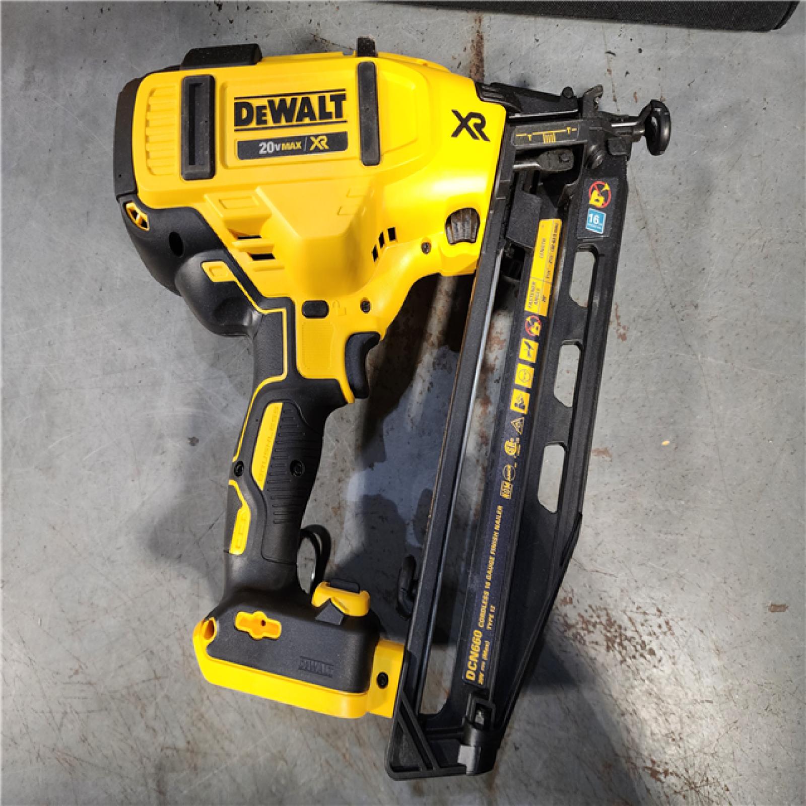 HOUSTON LOCATION - AS-IS DeWalt DCN660D1 20V 16 Gauge Cordless Angled Finish Nailer Kit W/ 2Ah Battery