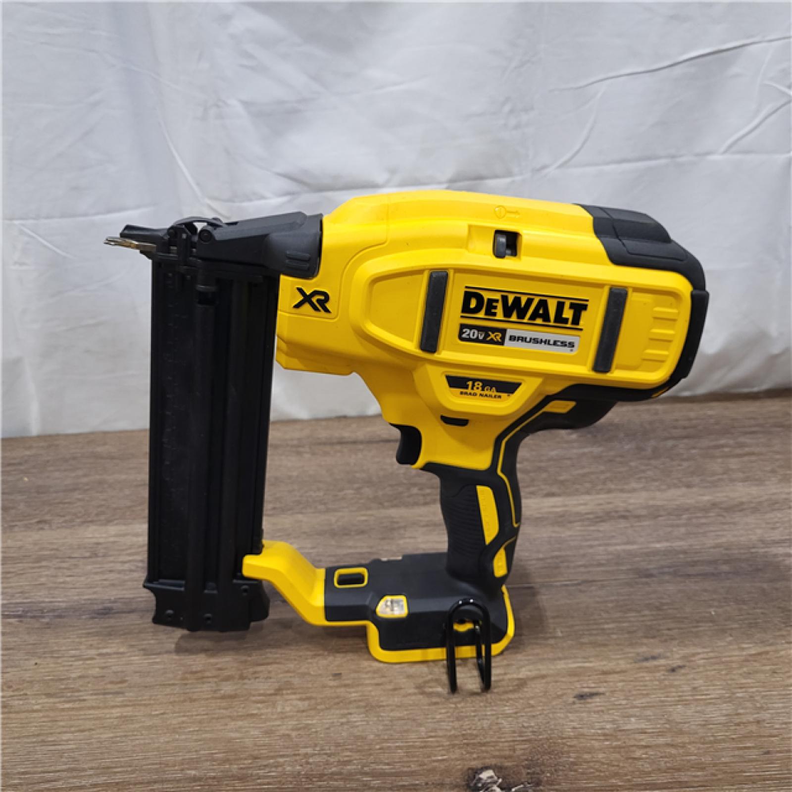 AS-IS DEWALT 20V MAX XR 18 Gauge Brad Nailer Kit