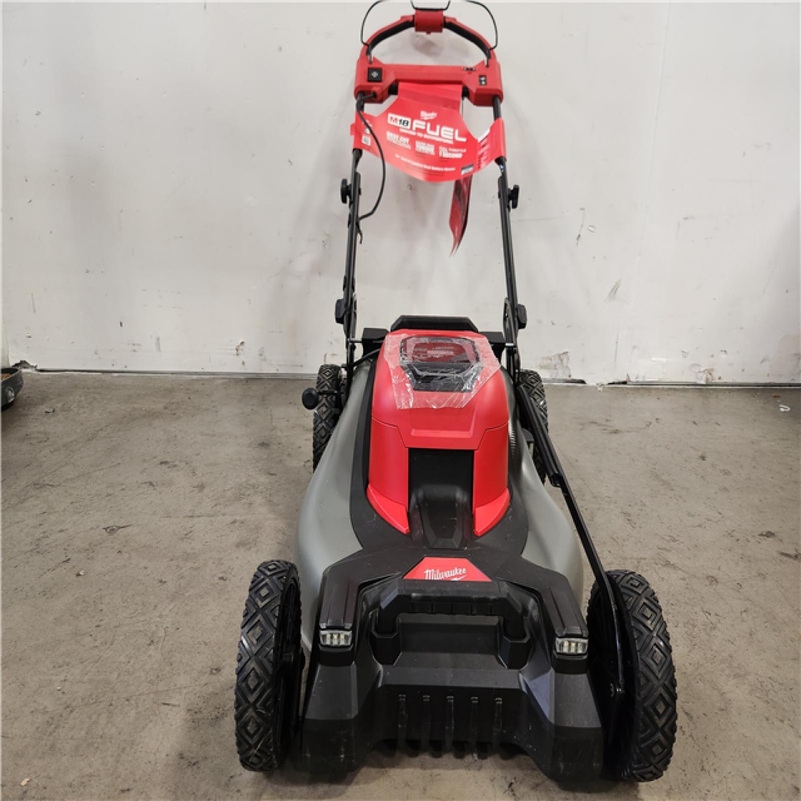 Phoenix Location Milwaukee M18 FUEL Brushless Cordless 21 in. Walk Behind Dual Battery Self-Propelled Mower w/(2) 12.0Ah Battery and Rapid Charger