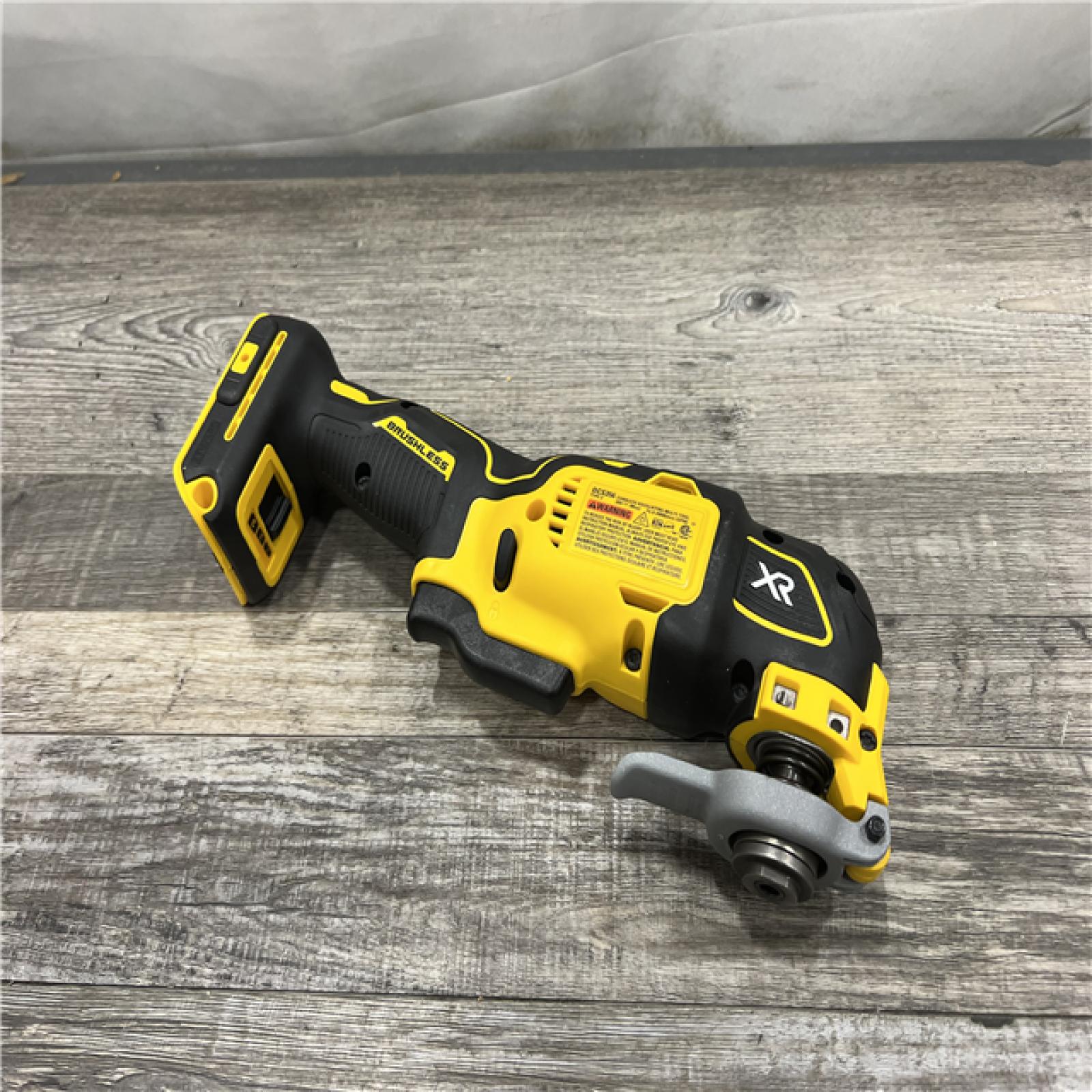 AS-IS DEWALT  20V MAX XR Cordless Brushless 3-Speed Oscillating Multi Tool with (1) 20V 1.5Ah Battery and Charger