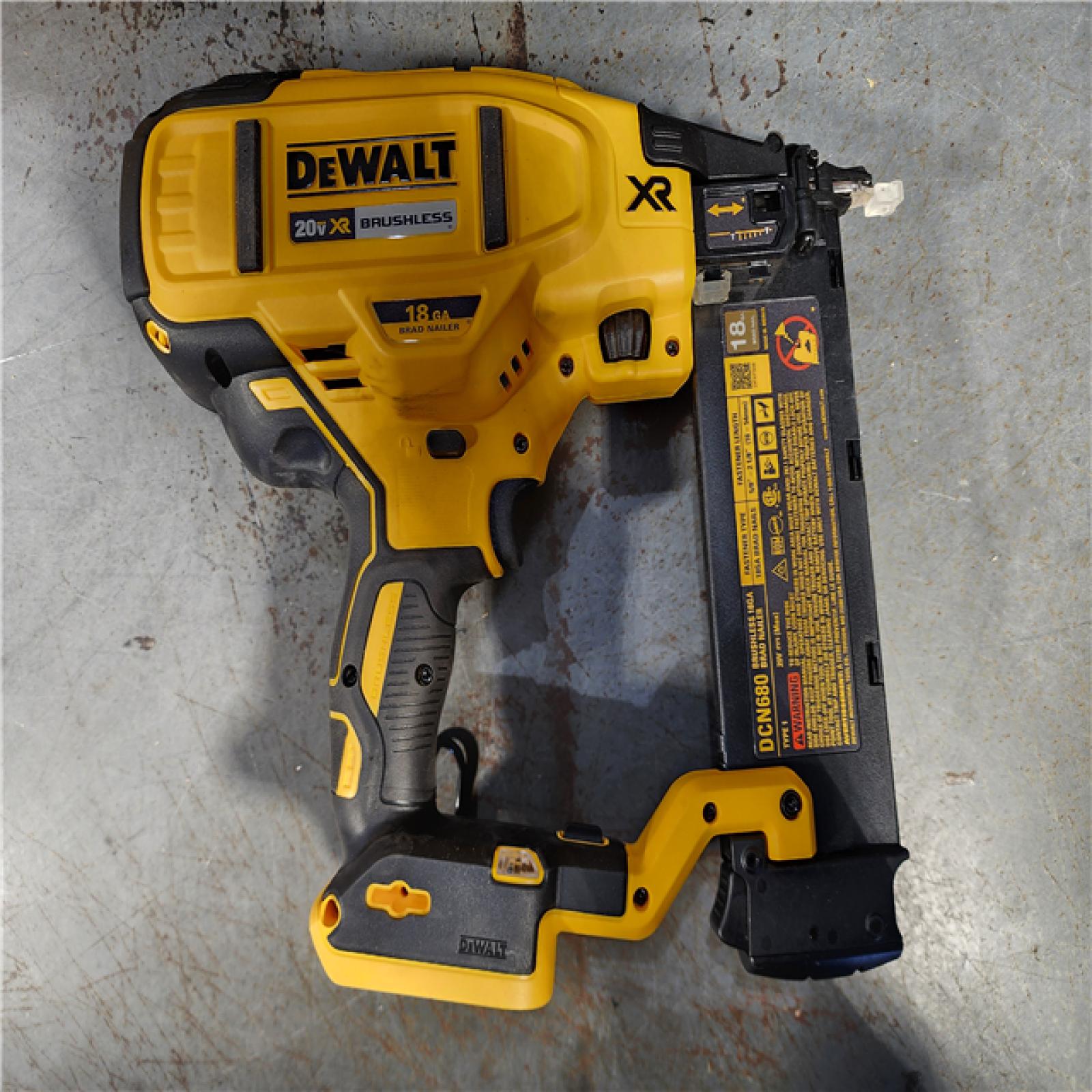 HOUSTON LOCATION - AS-IS DEWALT 20V MAX XR 18 Gauge Brad Nailer Kit