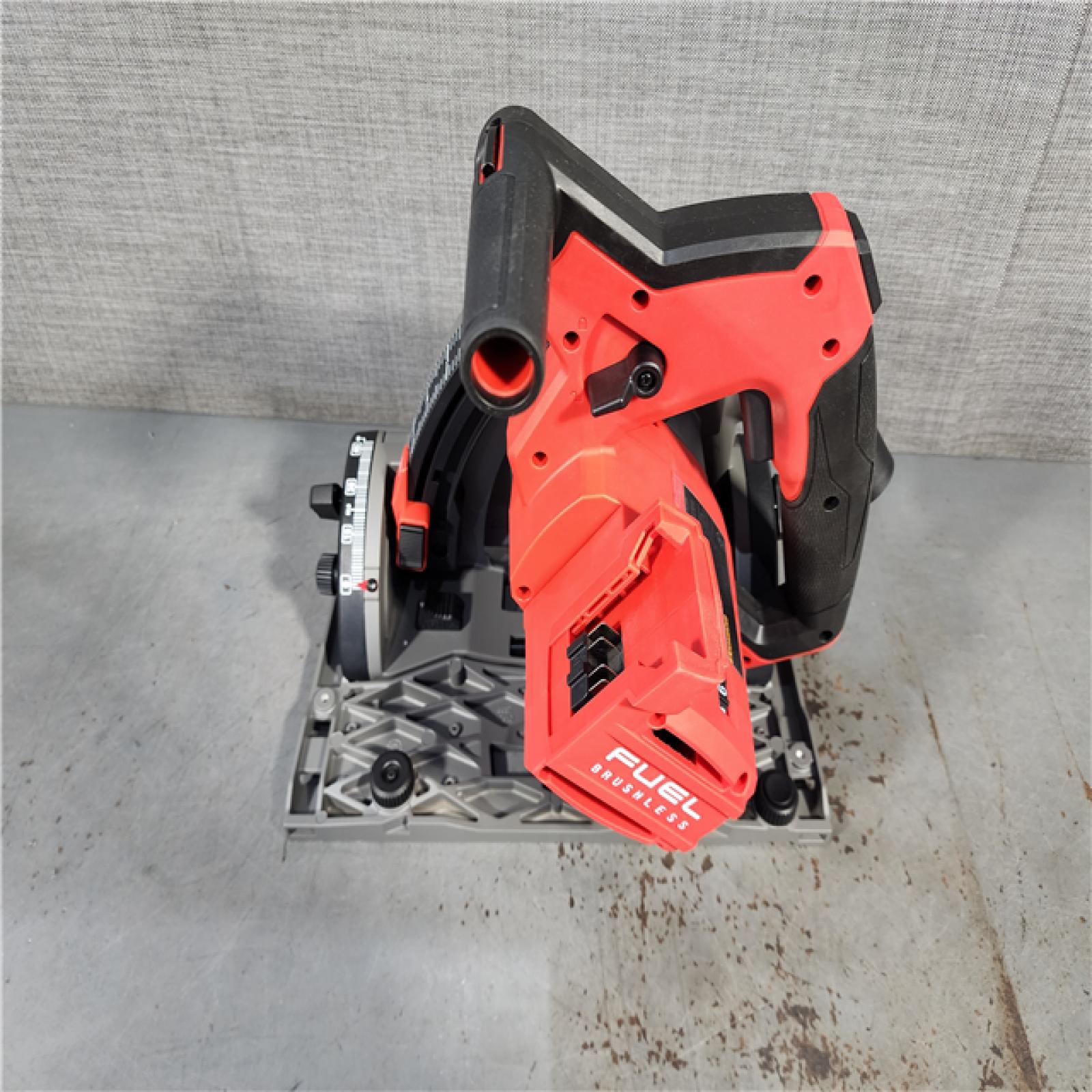 HOUSTON LOCATION - AS-IS (APPEARS LIKE NEW) Milwaukee 2831-21 M18 FUEL 18-Volt Lithium-Ion Brushless Cordless 6-1/2 in. Plunge Track Saw PACKOUT Kit with One 6.0 Ah Battery