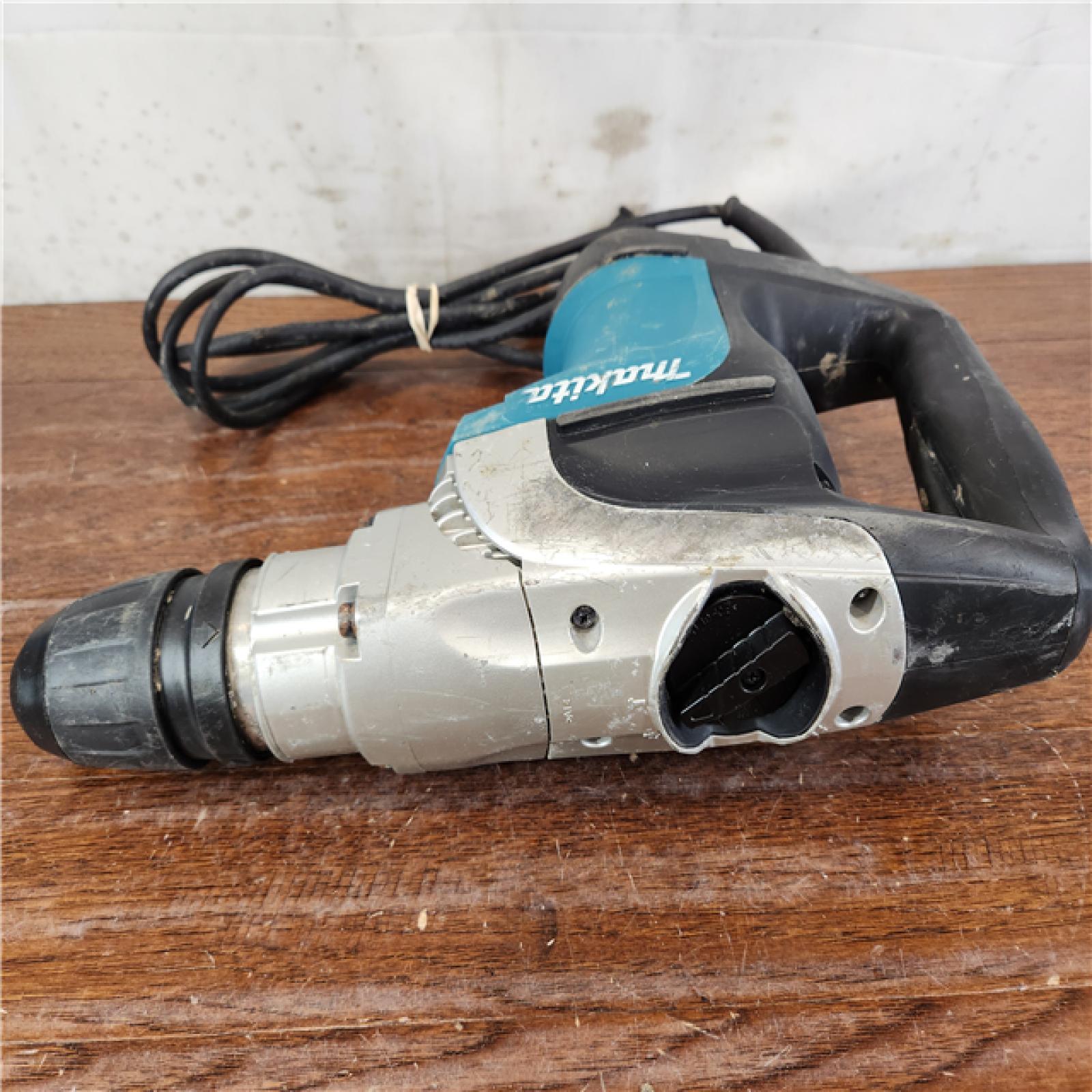 AS-IS Makita 10 Amp 1-9/16 in. Corded SDS-MAX Concrete/Masonry Rotary Hammer Drill w/ Hard Case