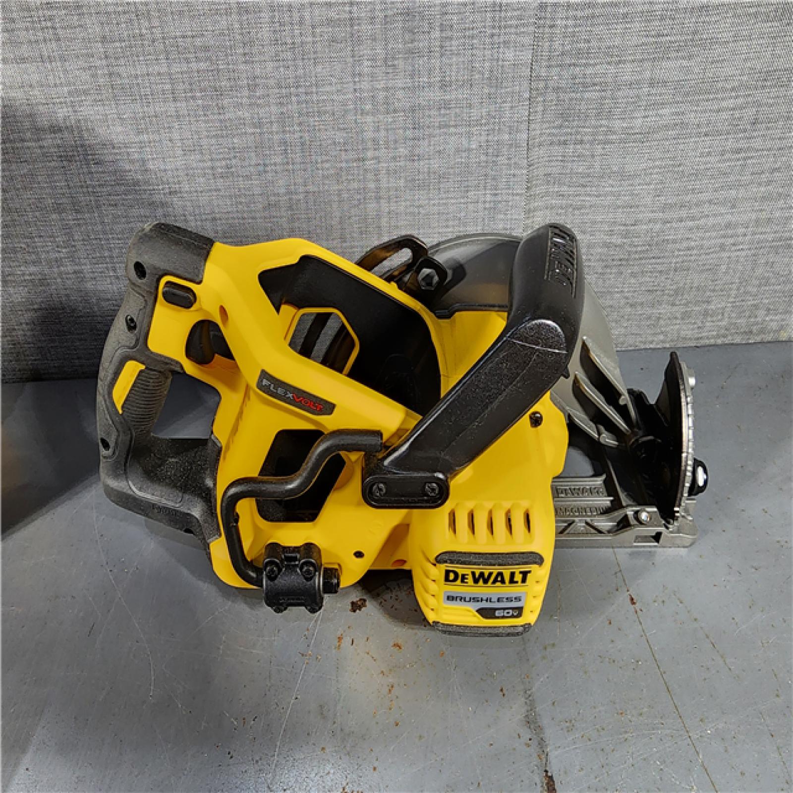 HOUSTON LOCATION - AS-IS DEWALT FLEXVOLT 60V MAX Cordless Brushless 7-1/4 in. Wormdrive Style Circular Saw (Tool Only)