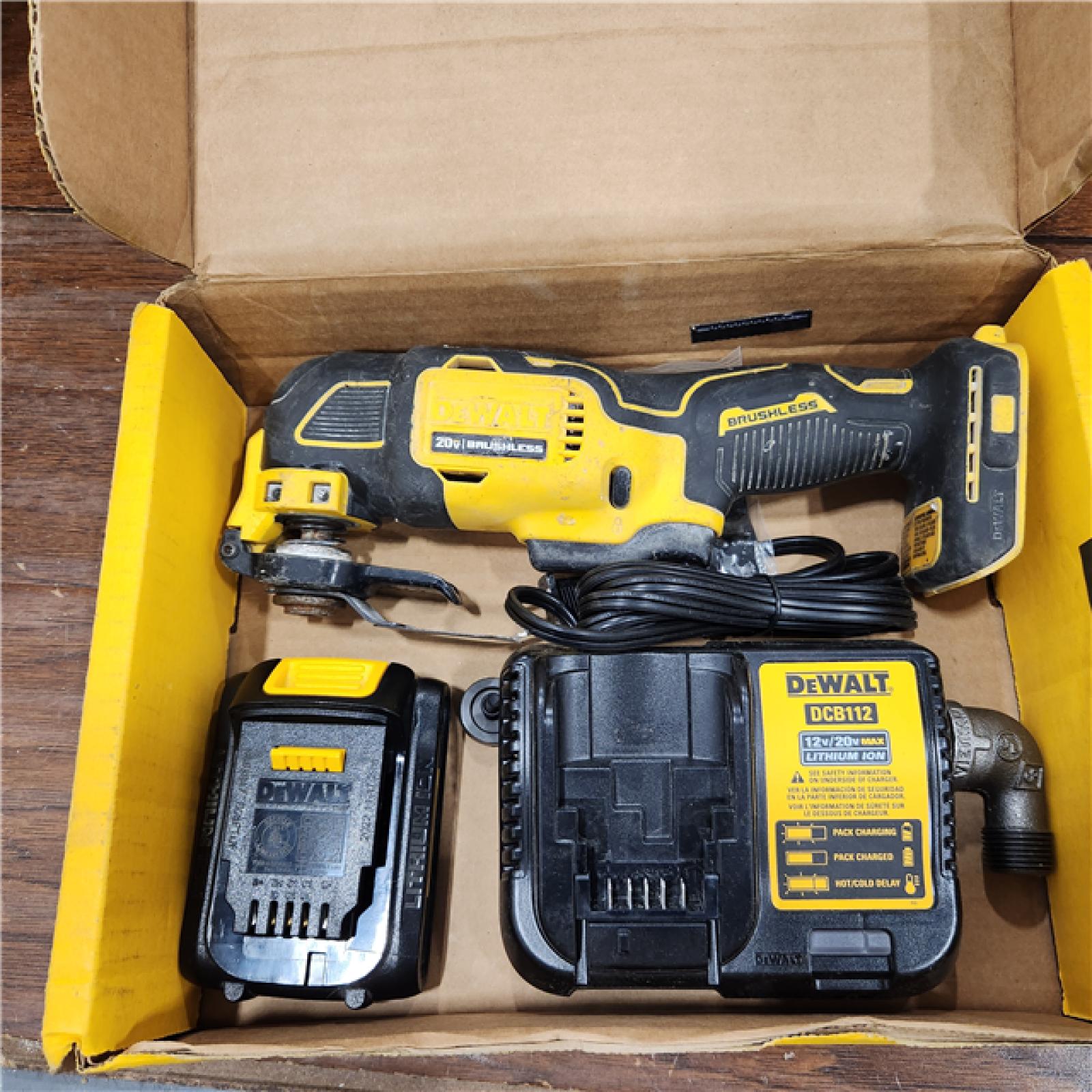 AS-IS DEWALT 20-Volt MAX Lithium-Ion Cordless Brushless Oscillating Tool Kit