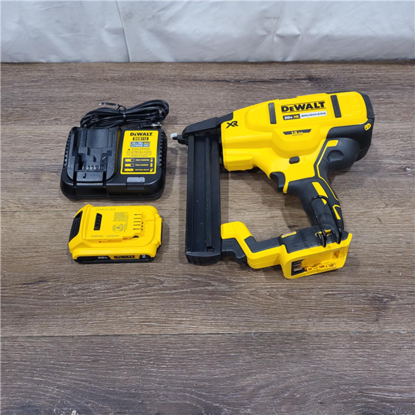 AS-IS DEWALT DCN681D1 20V 18Ga Stapler Kit