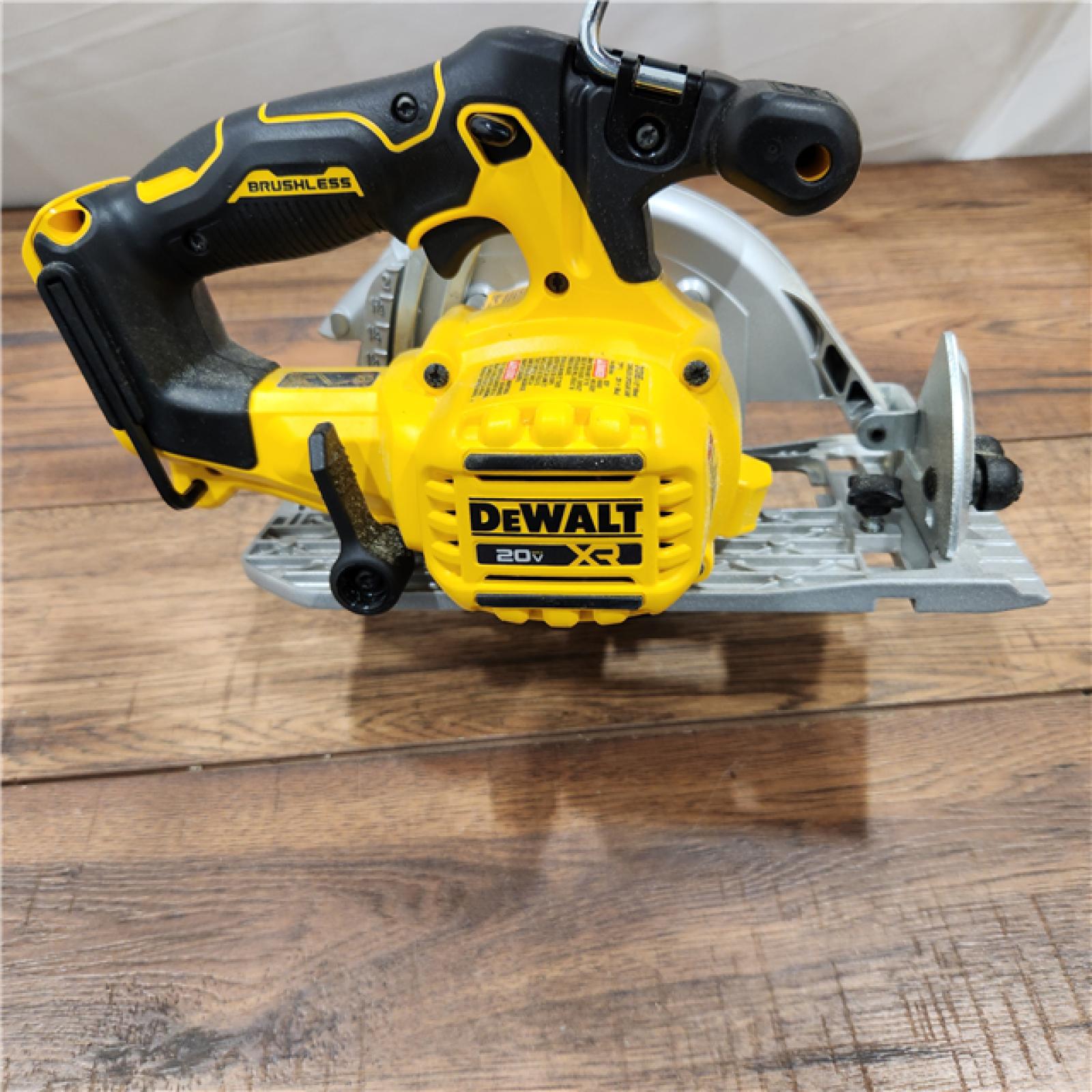 AS-IS DeWALT DCS565B 20V Max Brushless 6.5   Cordless Circular Saw