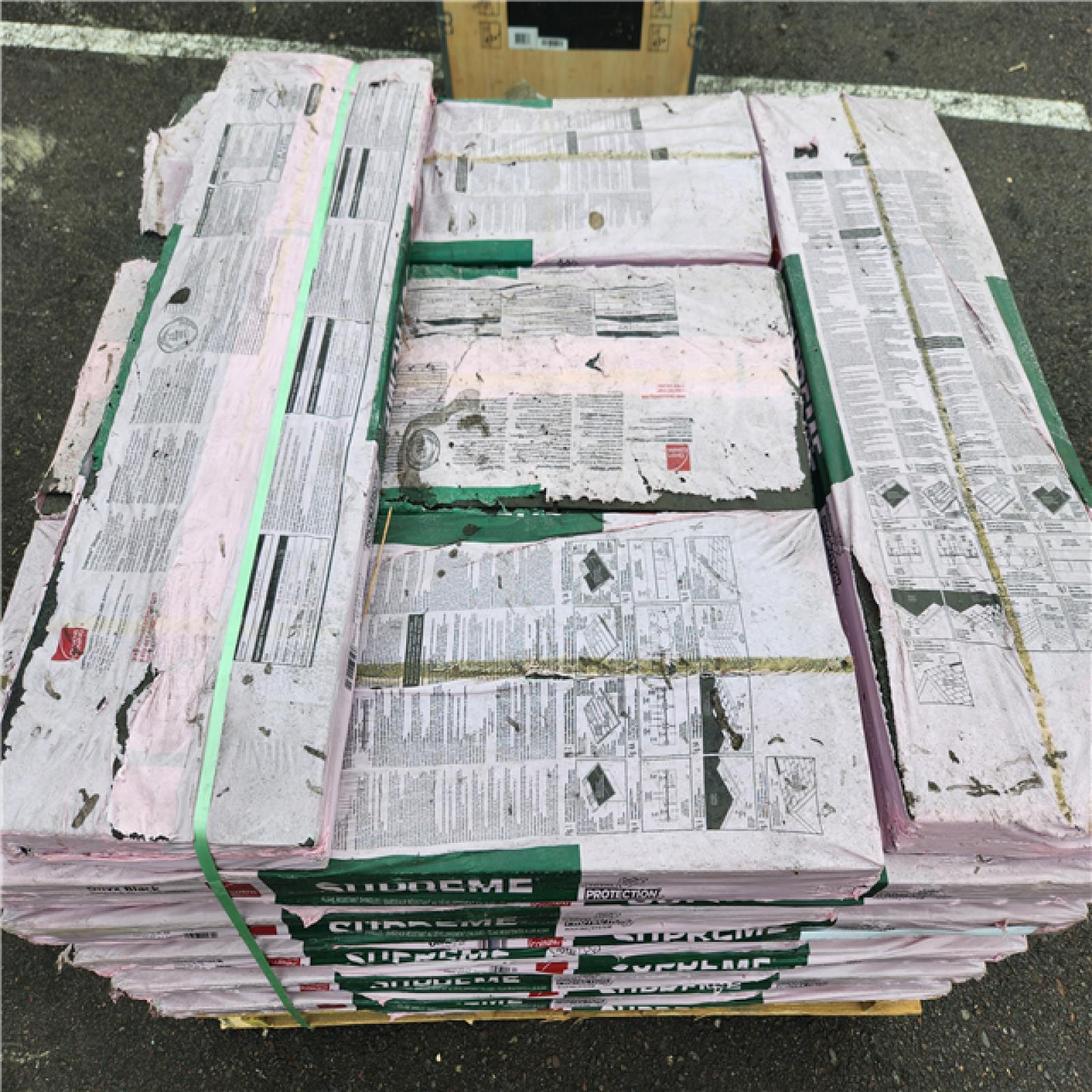 Phoenix Location Pallet of OWENS CORNING Onyx Black Shingles (41 Bundles)