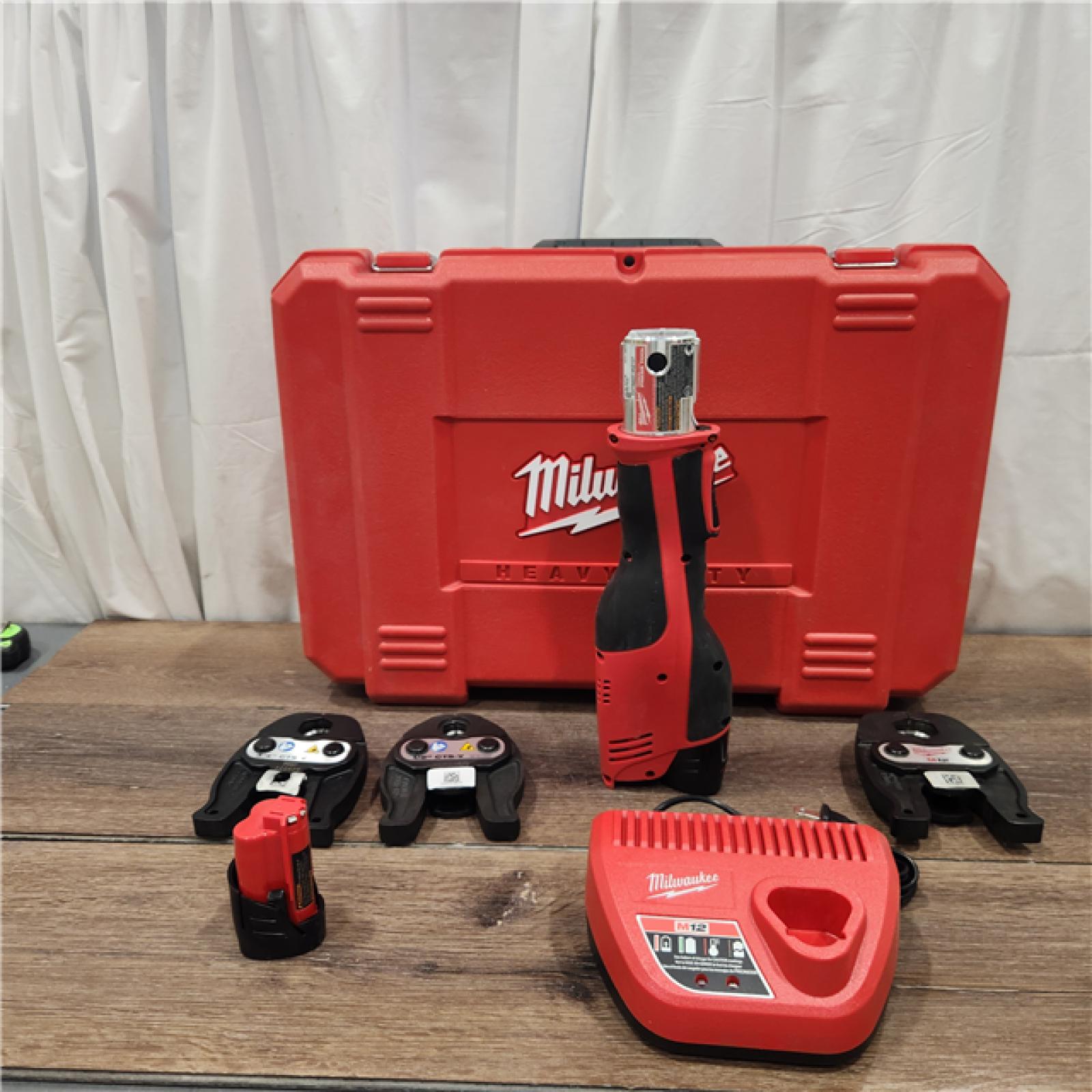 AS IS Milwaukee M12 Force Logic Press Tool 1/2 in. to 1 in. Kit