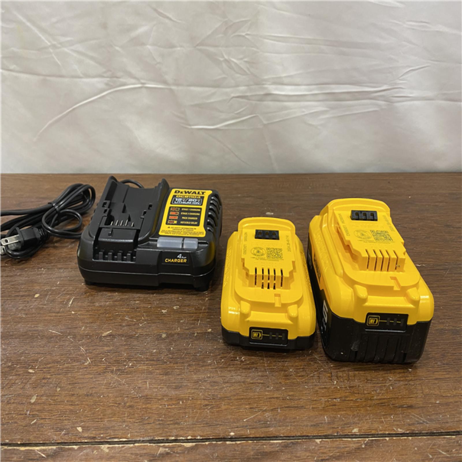 AS-ISDEWALT 20V MAX Lithium-Ion 6.0Ah and 4.0Ah Battery and Charger Starter Kit