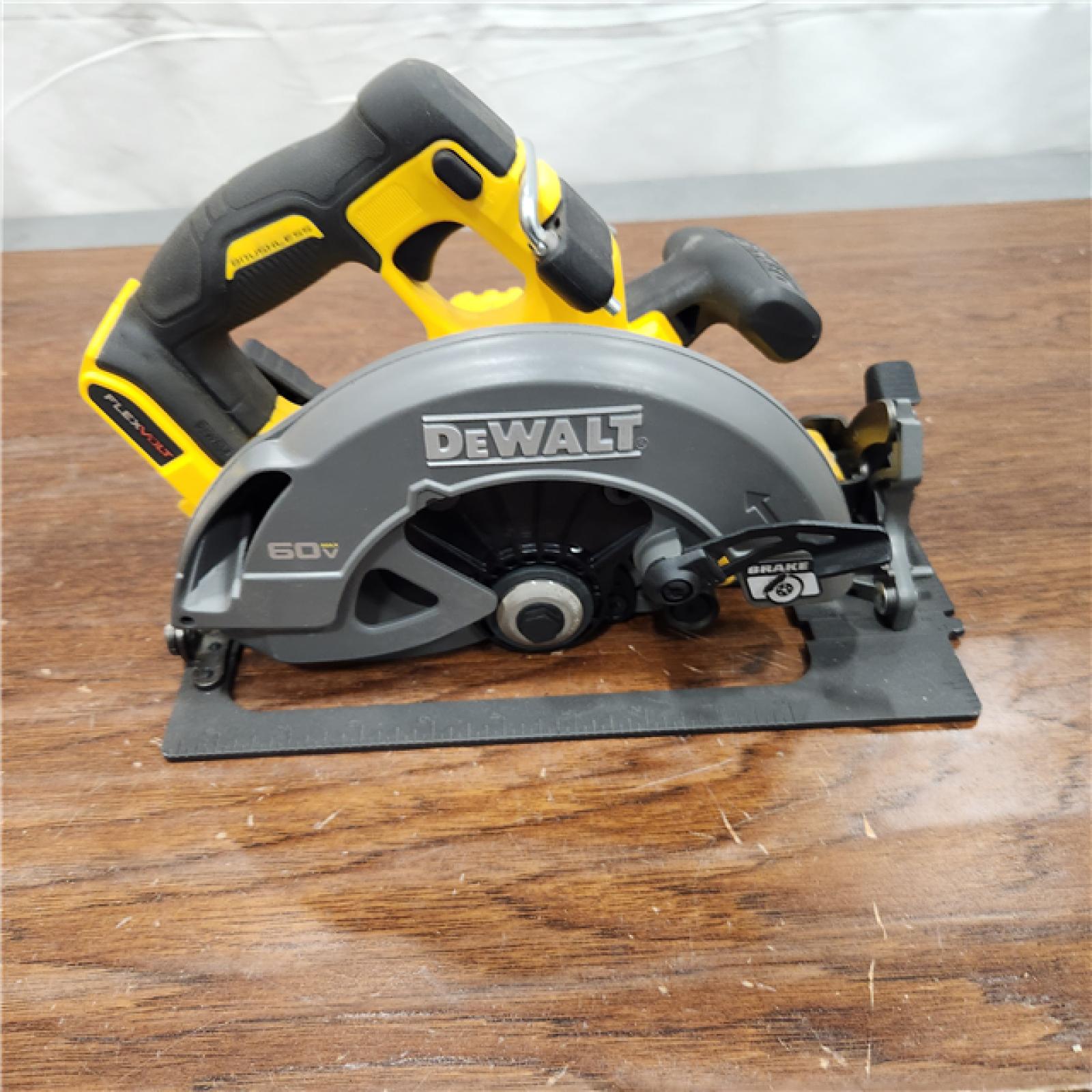 AS-IS 20-Volt MAX 7-1/4 in. Cordless Circular Saw (Tool Only)