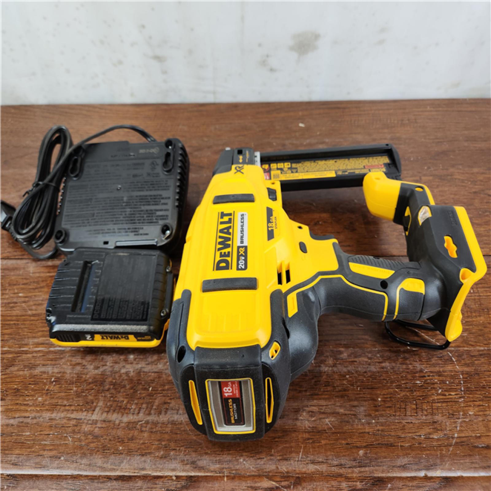 AS-IS DEWALT 20V MAX XR Brushless Cordless 18-Gauge Narrow Crown Stapler Kit