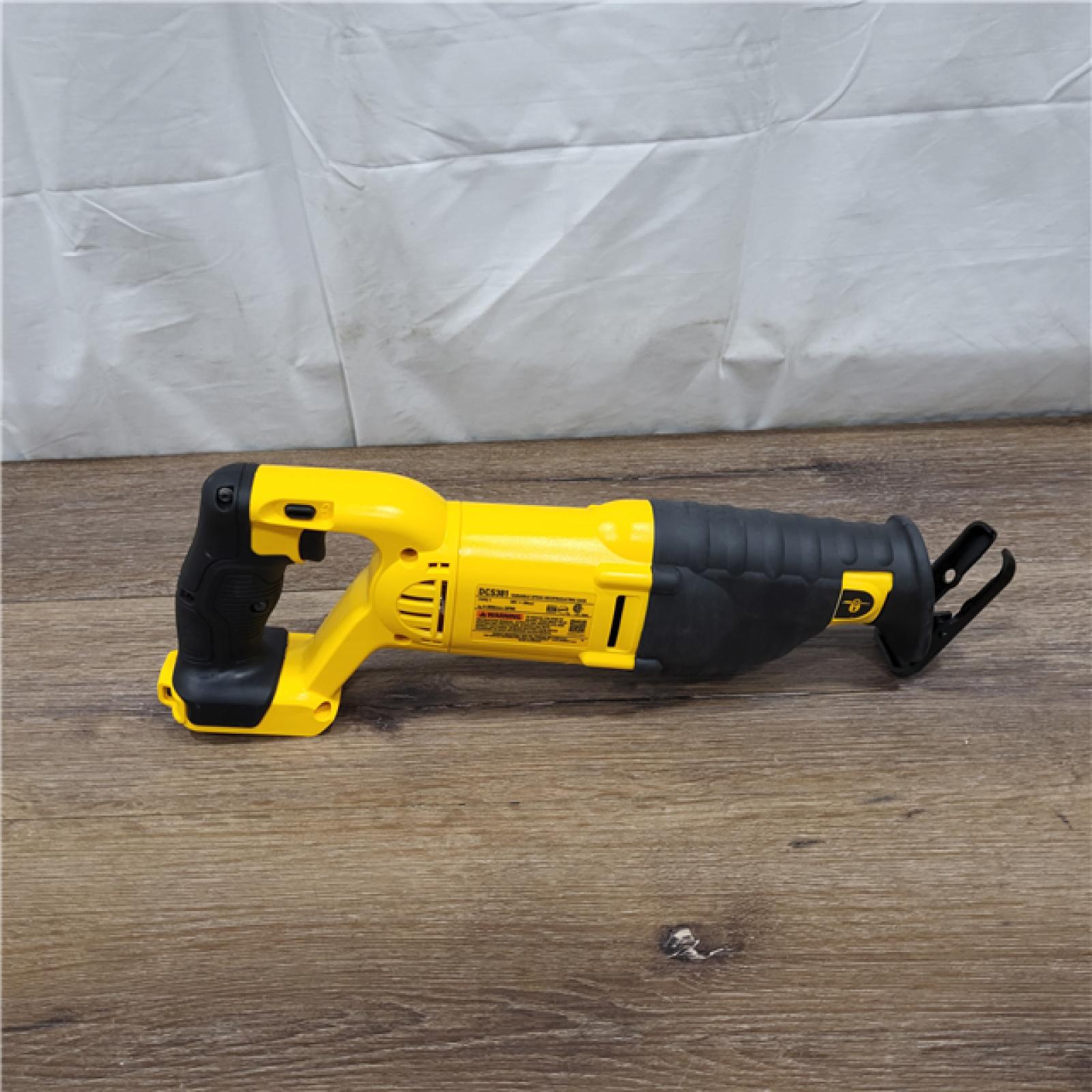 GOOD DEWALT 20-Volt MAX Lithium-Ion Cordless Reciprocating Saw Kit with Battery 5Ah, Charger and Case