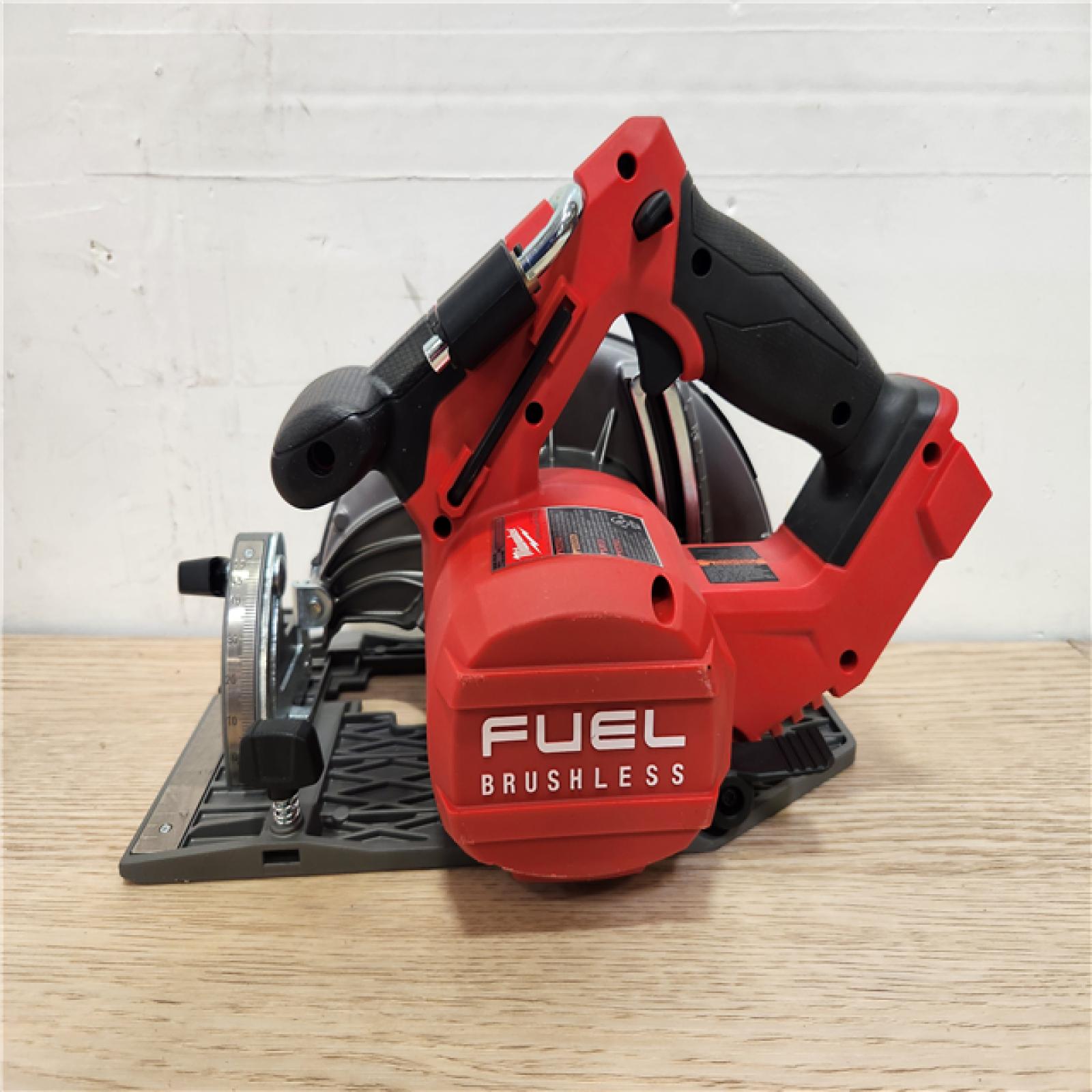 Phoenix Location NEW Milwaukee M18 FUEL 18V Lithium-Ion Brushless Cordless 7-1/4 in. Circular Saw (Tool-Only)