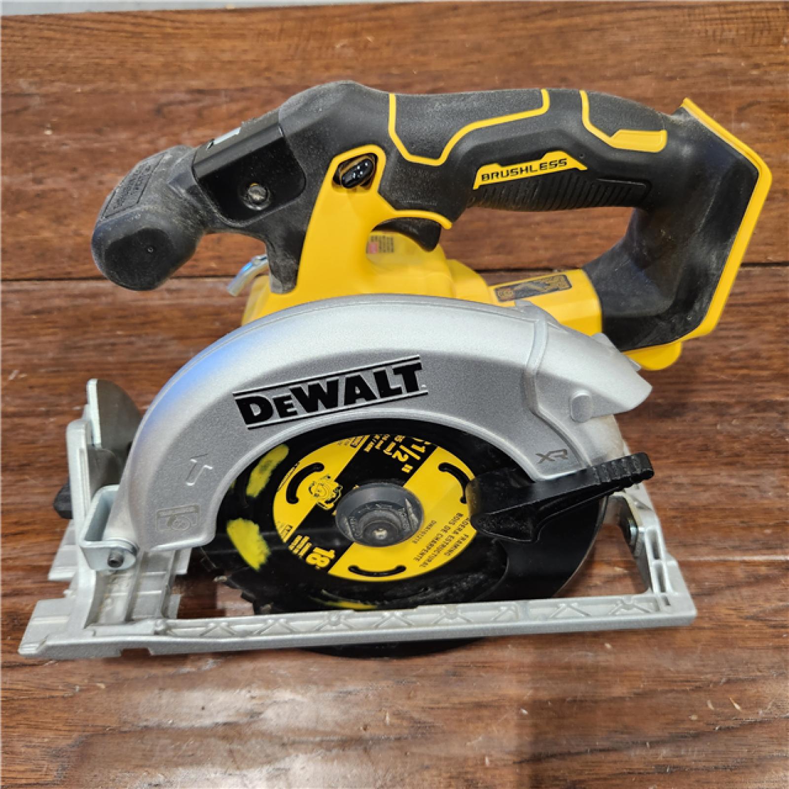 AS-IS DeWALT DCS565B 20V Max Brushless 6.5   Cordless Circular Saw