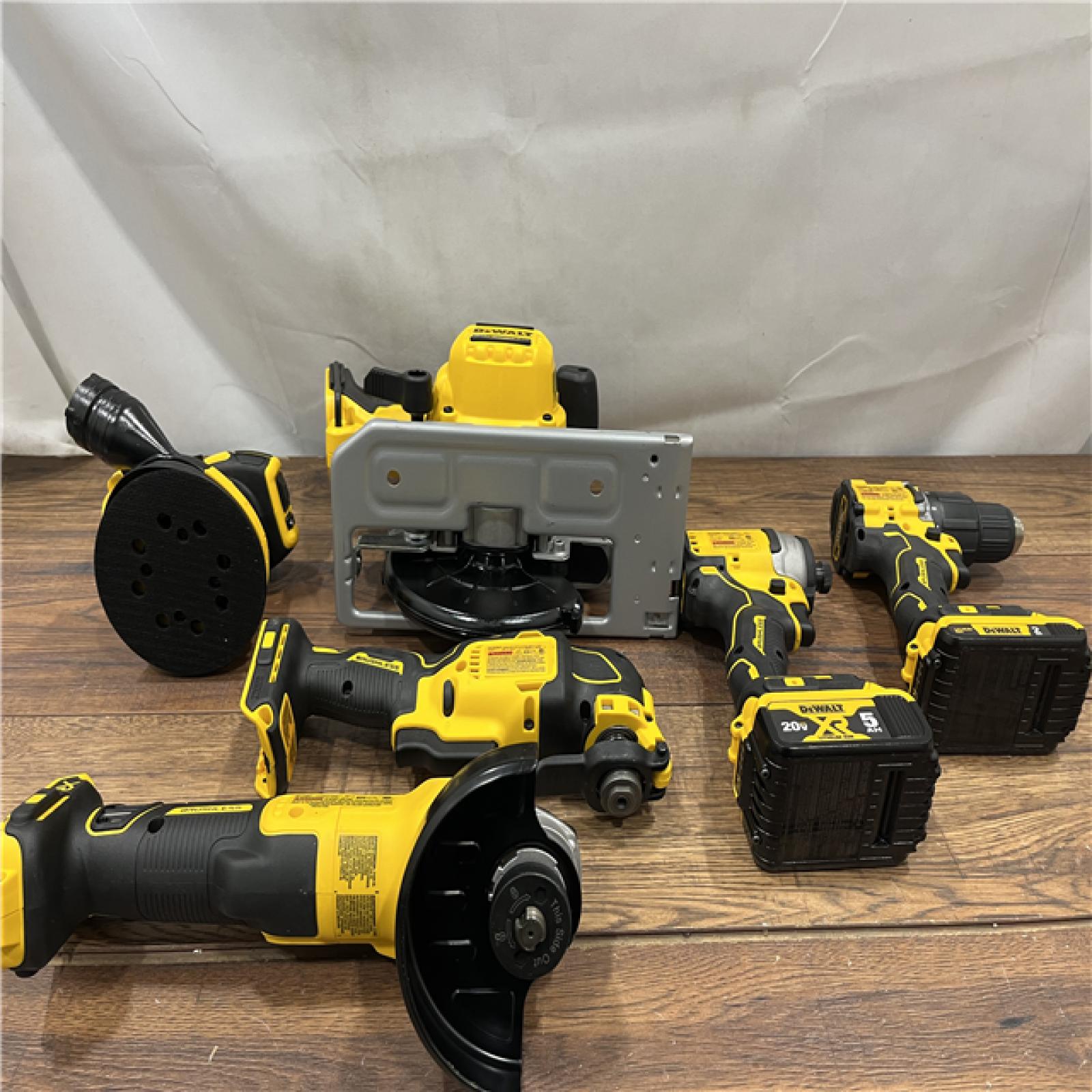 AS IS Dewalt 20-Volt MAX ToughSystem Lithium-Ion 6-Tool Cordless Combo Kit