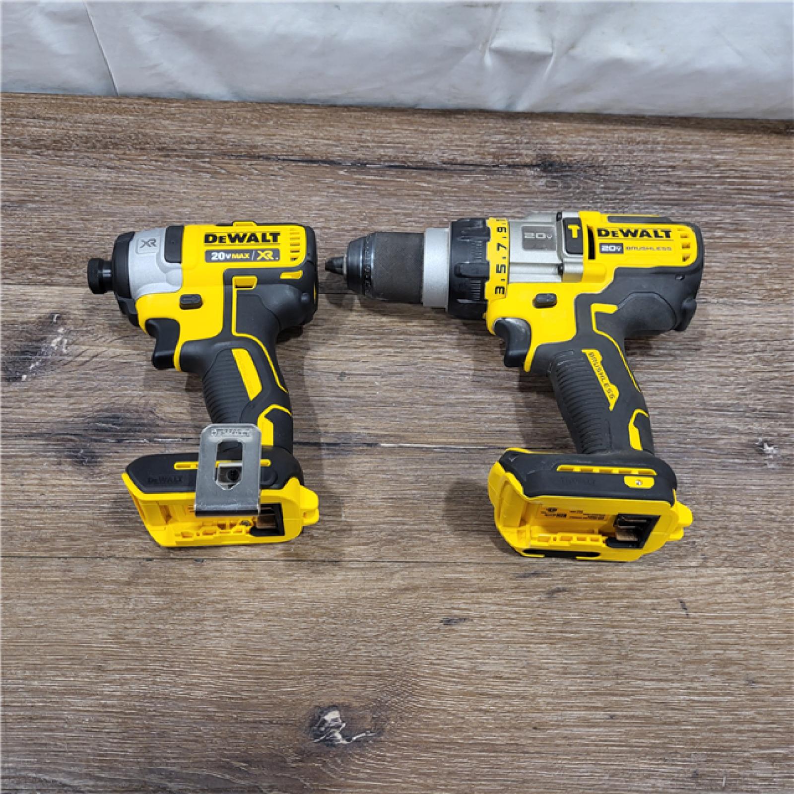 AS-IS 20V MAX Cordless Brushless Hammer Drill/Driver 2 Tool Combo Kit with FLEXVOLT ADVANTAGE