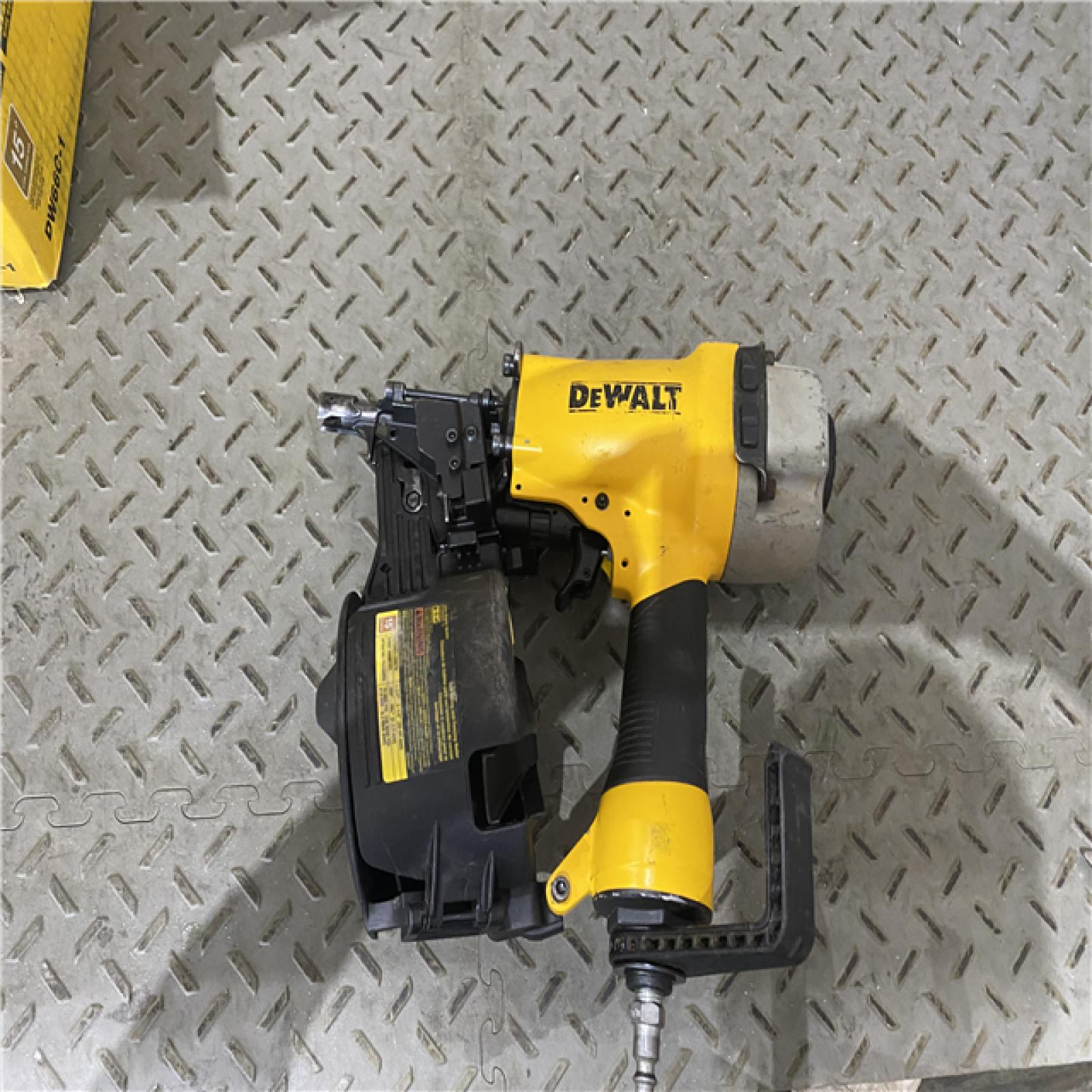 Houston location AS-IS DEWALT DW66C-1 2-1/2 Inch 15 Degree Coil Siding and Fencing Nailer