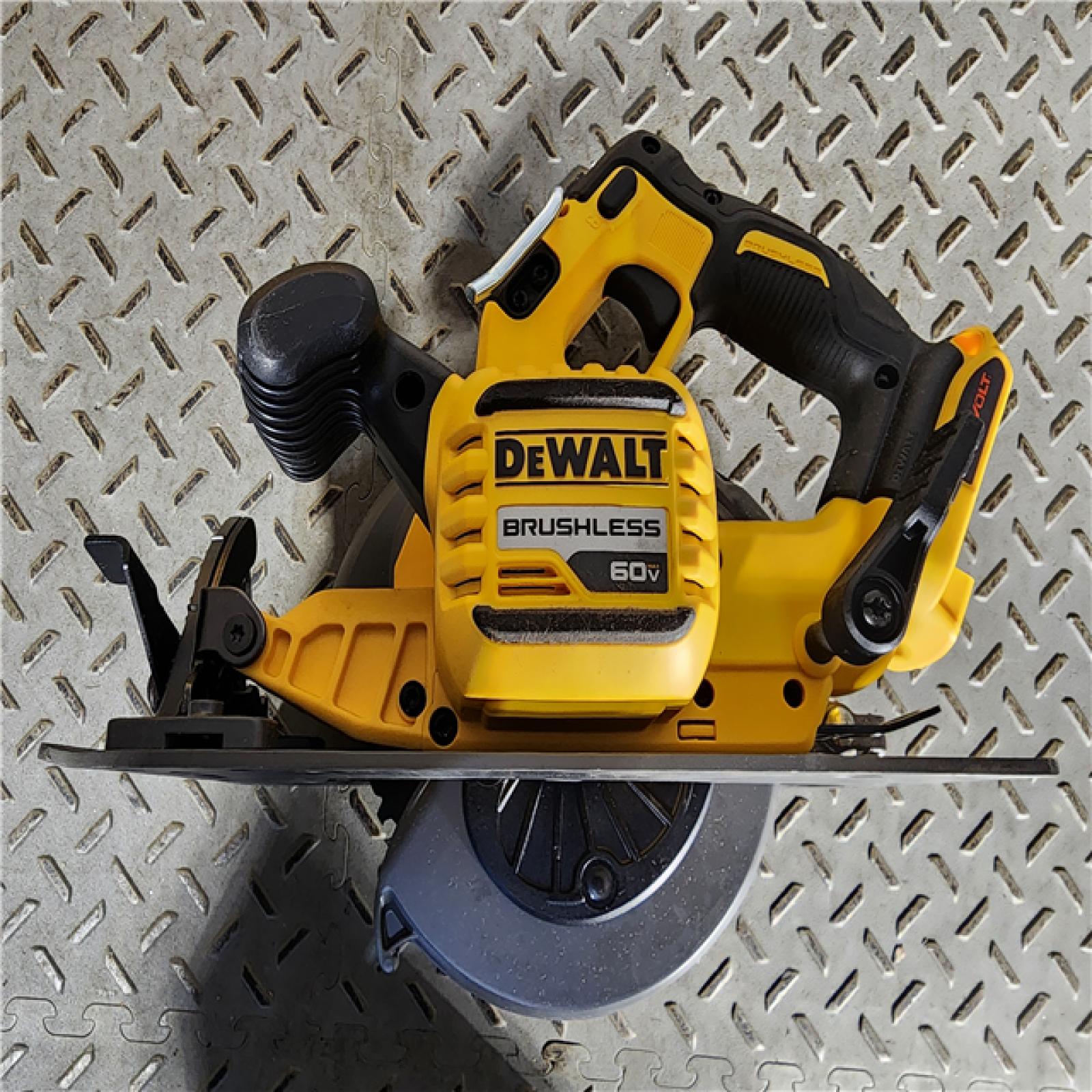 HOUSTON LOCATION - AS-IS DeWALT Flexvolt Max 7-1/4  60V Brushless Circular Saw DCS578B (TOOLY ONLY)