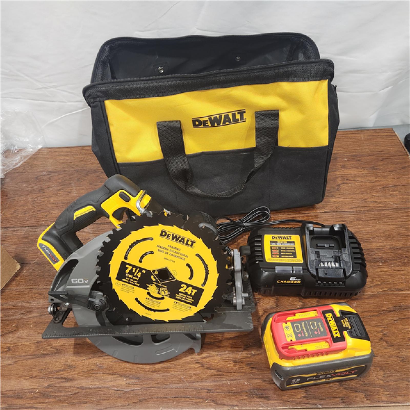 NEW DEWALT FLEXVOLT 60V MAX Brushless 7-1/4 Cordless Circular Saw with Brake Kit