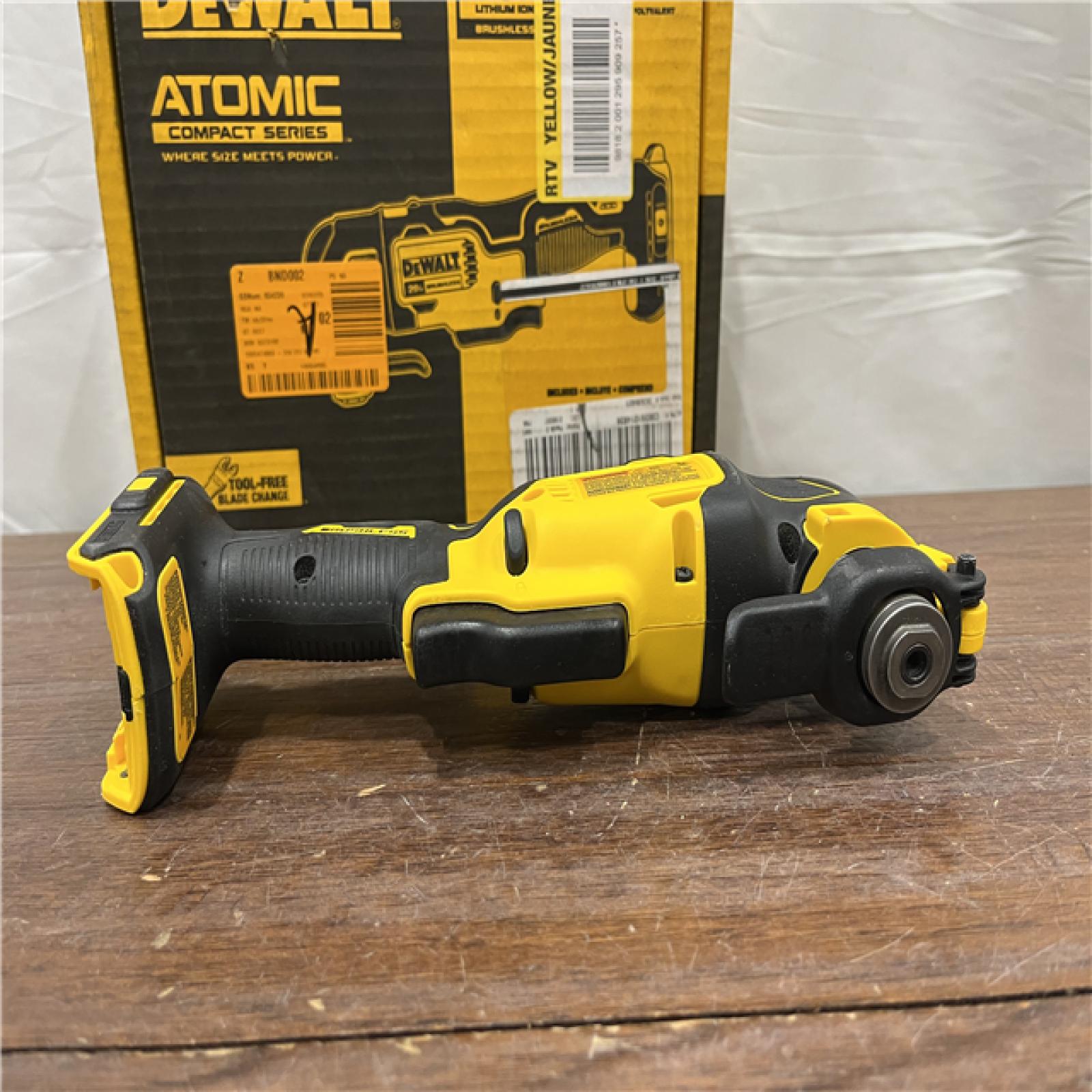 AS-ISDeWalt DCS354D1 20V Cordless Oscillating Multi-Tool with Battery and Charger