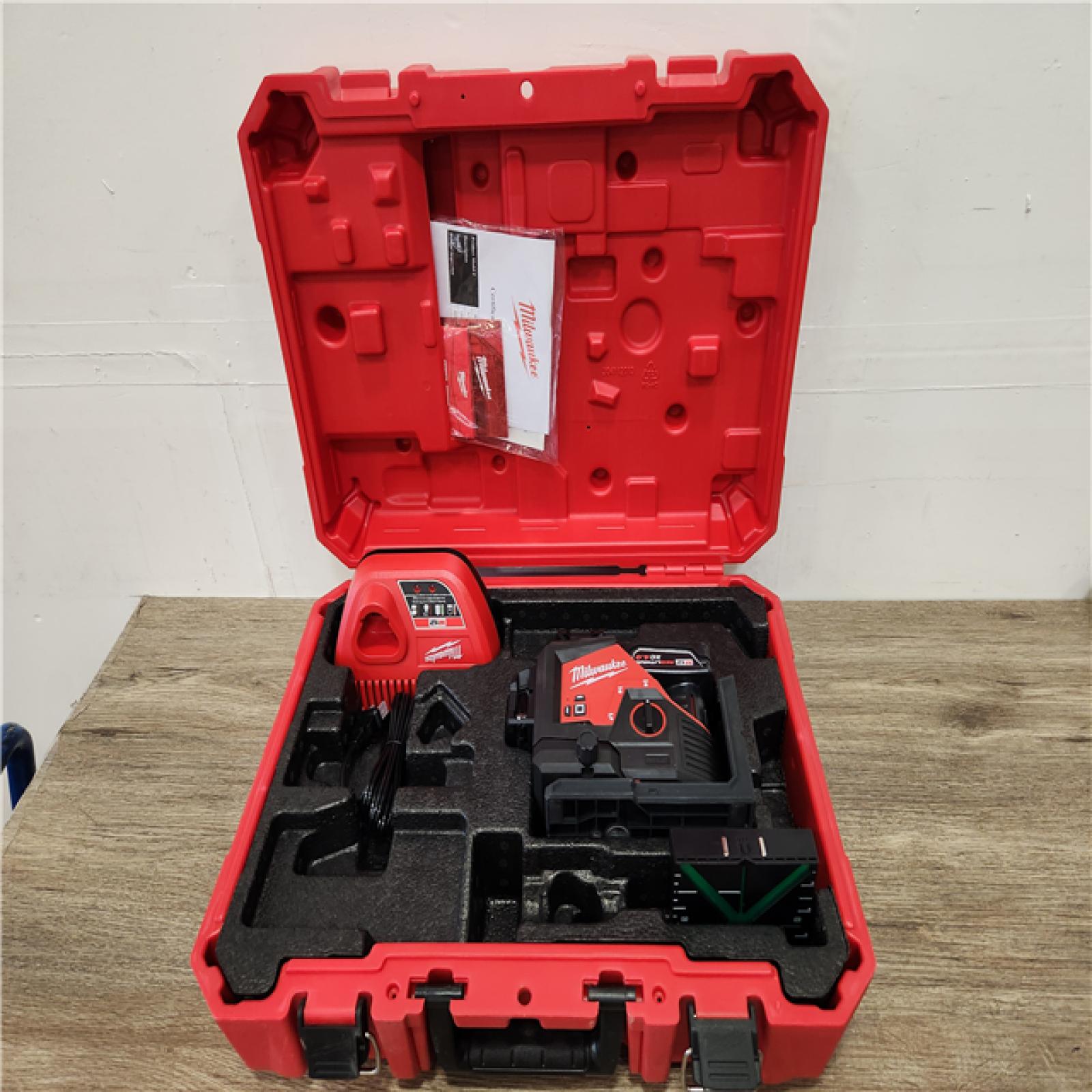 Phoenix Location Like NEW Milwaukee M12 12-Volt Lithium-Ion Cordless ...