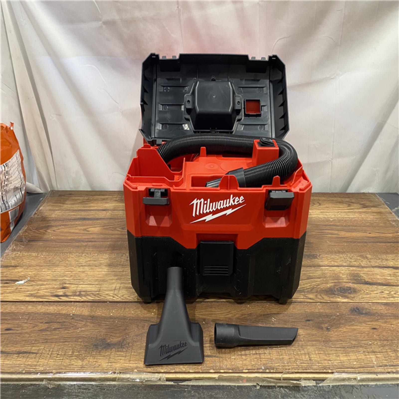 AS IS Milwaukee M18 Vacuum 2Gal 6  Hose Access Bare Tool