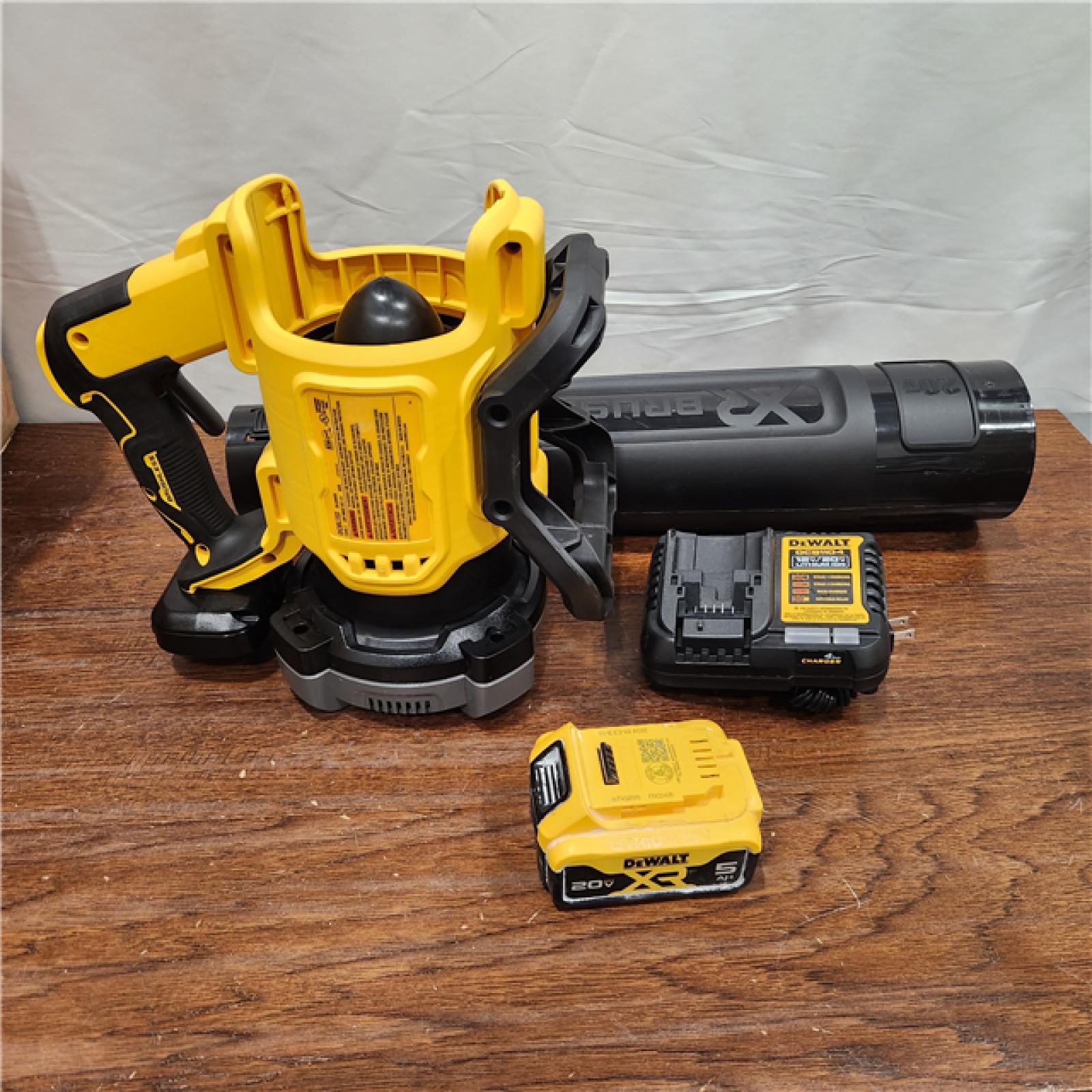 AS-IS  DEWALT 20V MAX* XR Brushless Cordless Handheld Blower Kit