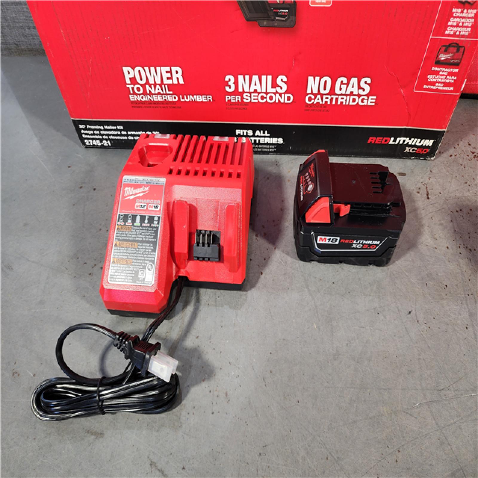 HOUSTON LOCATION - AS-IS (APPEARS LIKE NEW) Milwaukee 2745-21 M18 FUEL 30 Degree Framing Nailer Kit