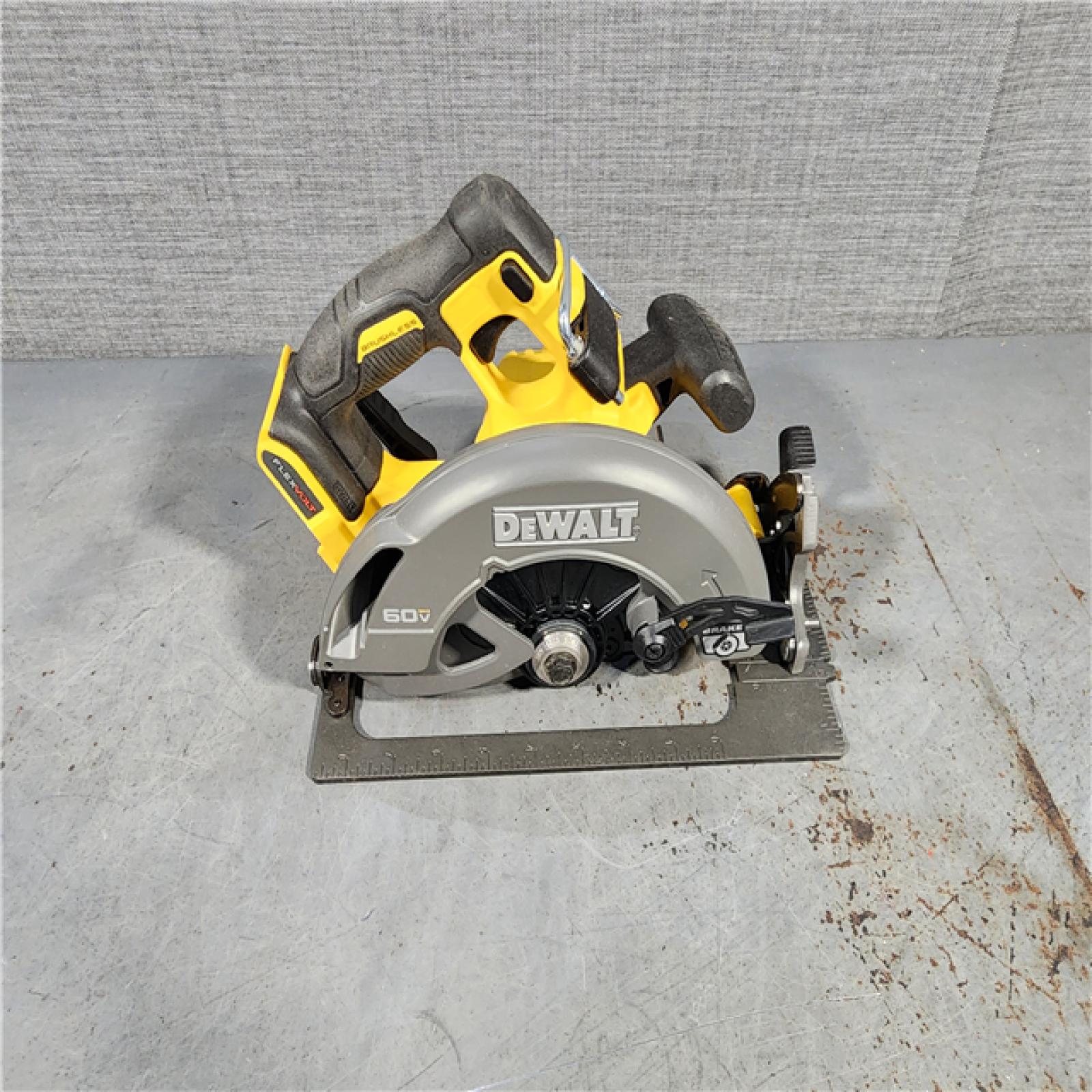 HOUSTON LOCATION - AS-IS DeWALT Flexvolt Max 7-1/4  60V Brushless Circular Saw DCS578B (Bare Tool)