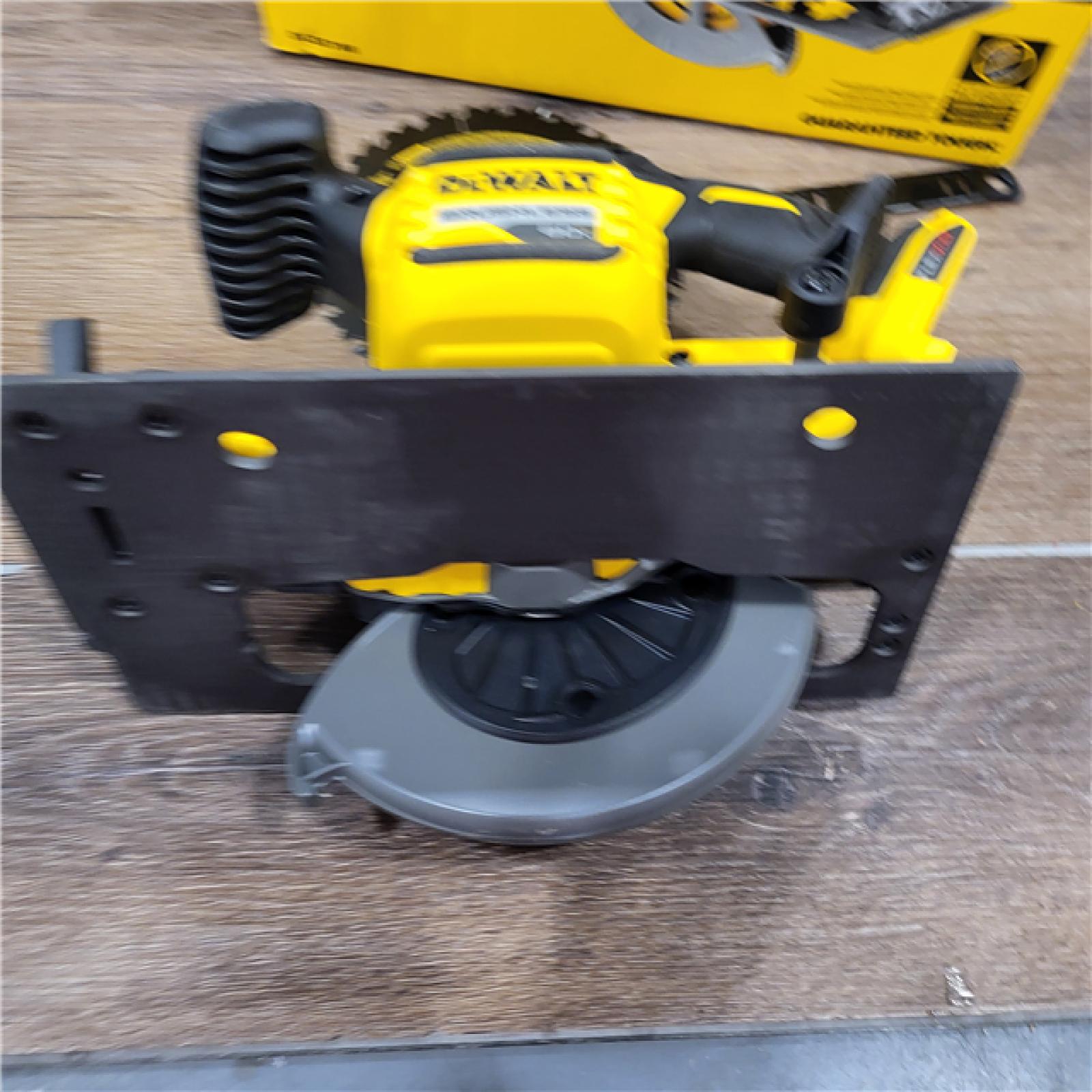 AS-IS DeWALT Flexvolt Max 7-1/4  60V Brushless Circular Saw DCS578B