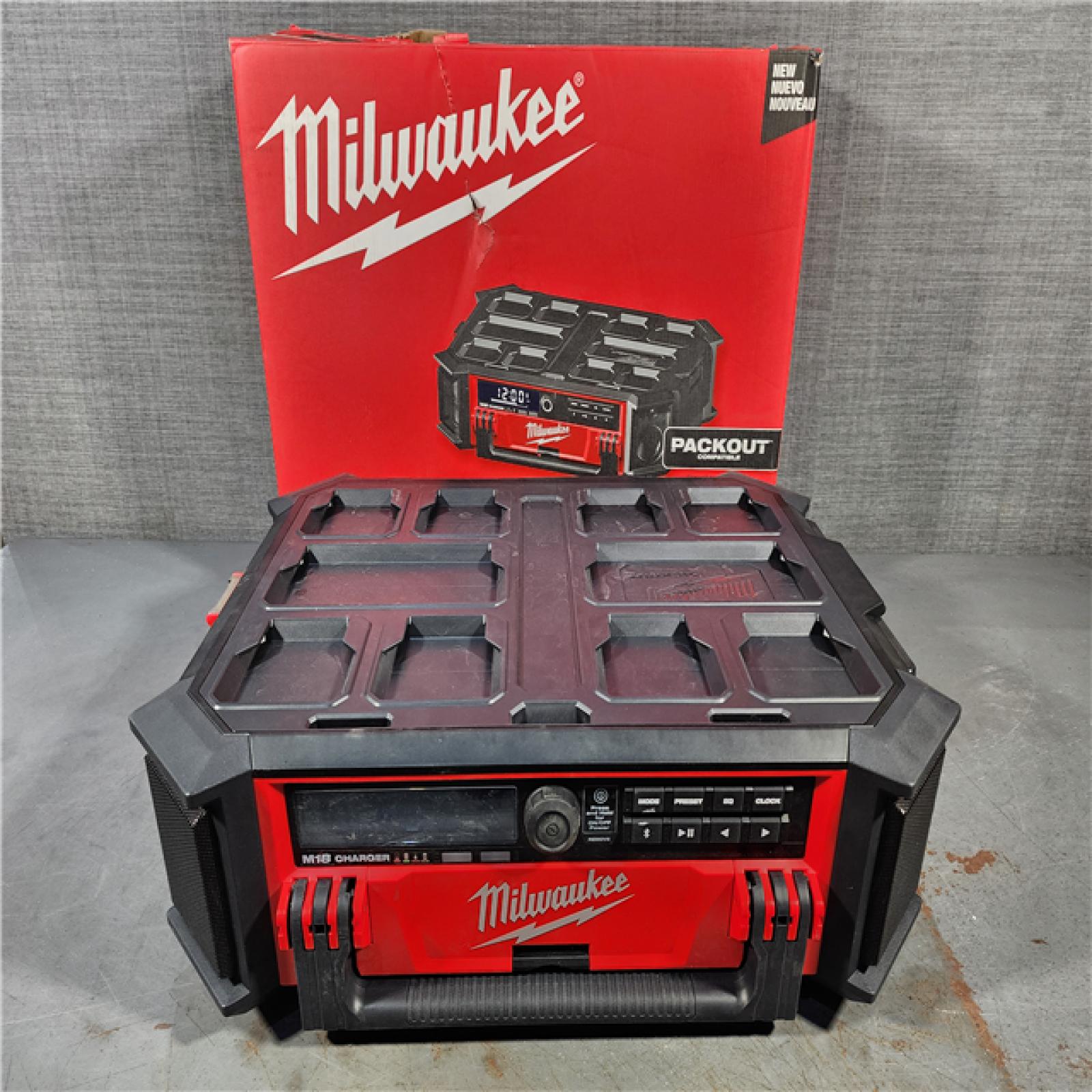 HOUSTON LOCATION - AS-IS Milwaukee 2950-20 18V M18 PACKOUT Lithium-Ion Cordless Radio + Charger (Tool Only)