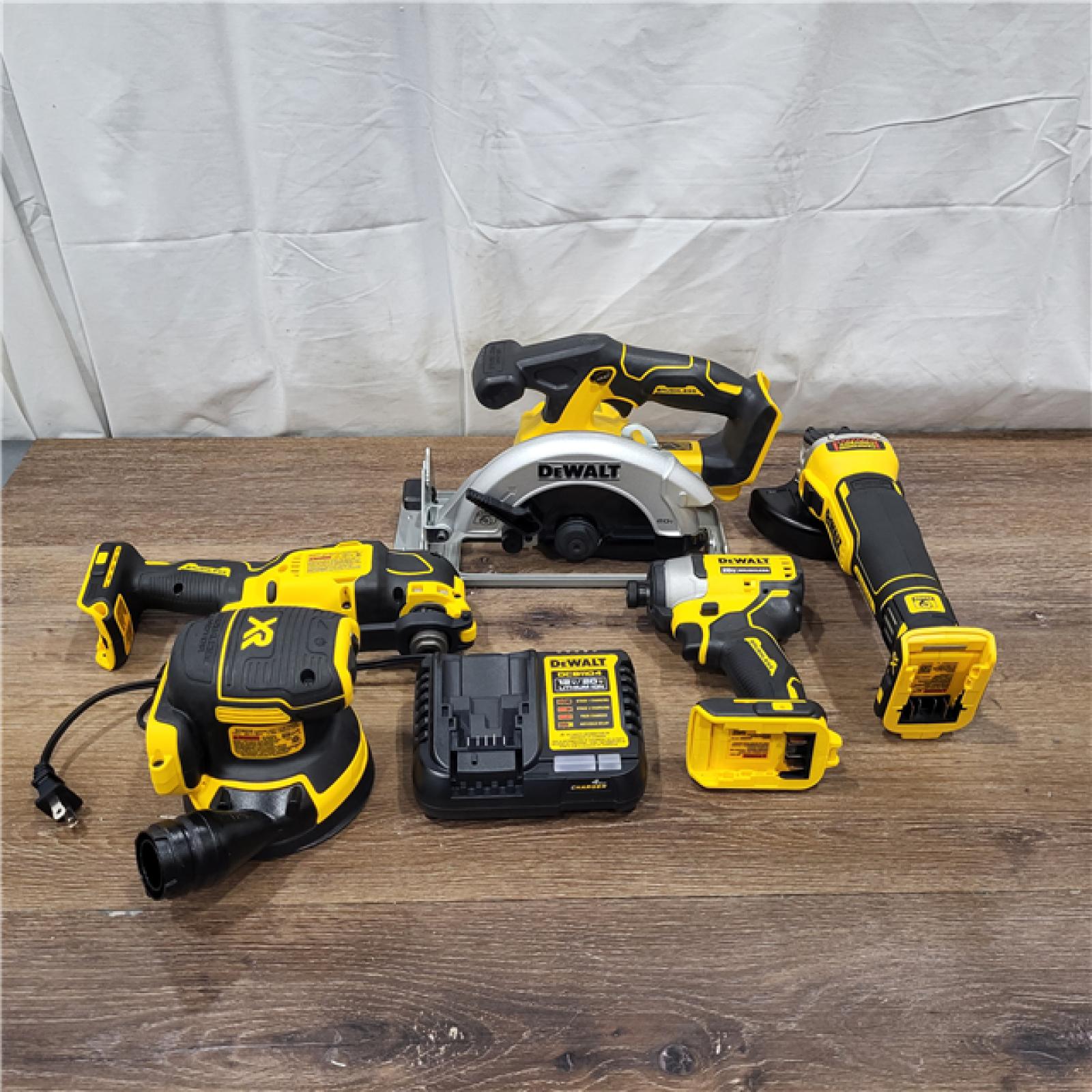 AS-IS Dewalt 20-Volt MAX ToughSystem Lithium-Ion 6-Tool Cordless Combo Kit