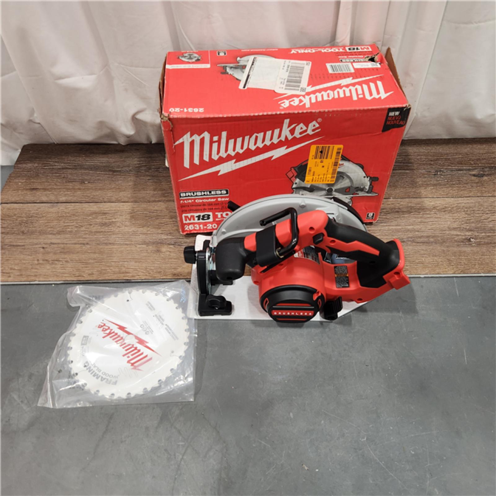 AS IS Milwaukee M18 7-1/4  18V Brushless Circular Saw 2631-20 (Bare Tool)