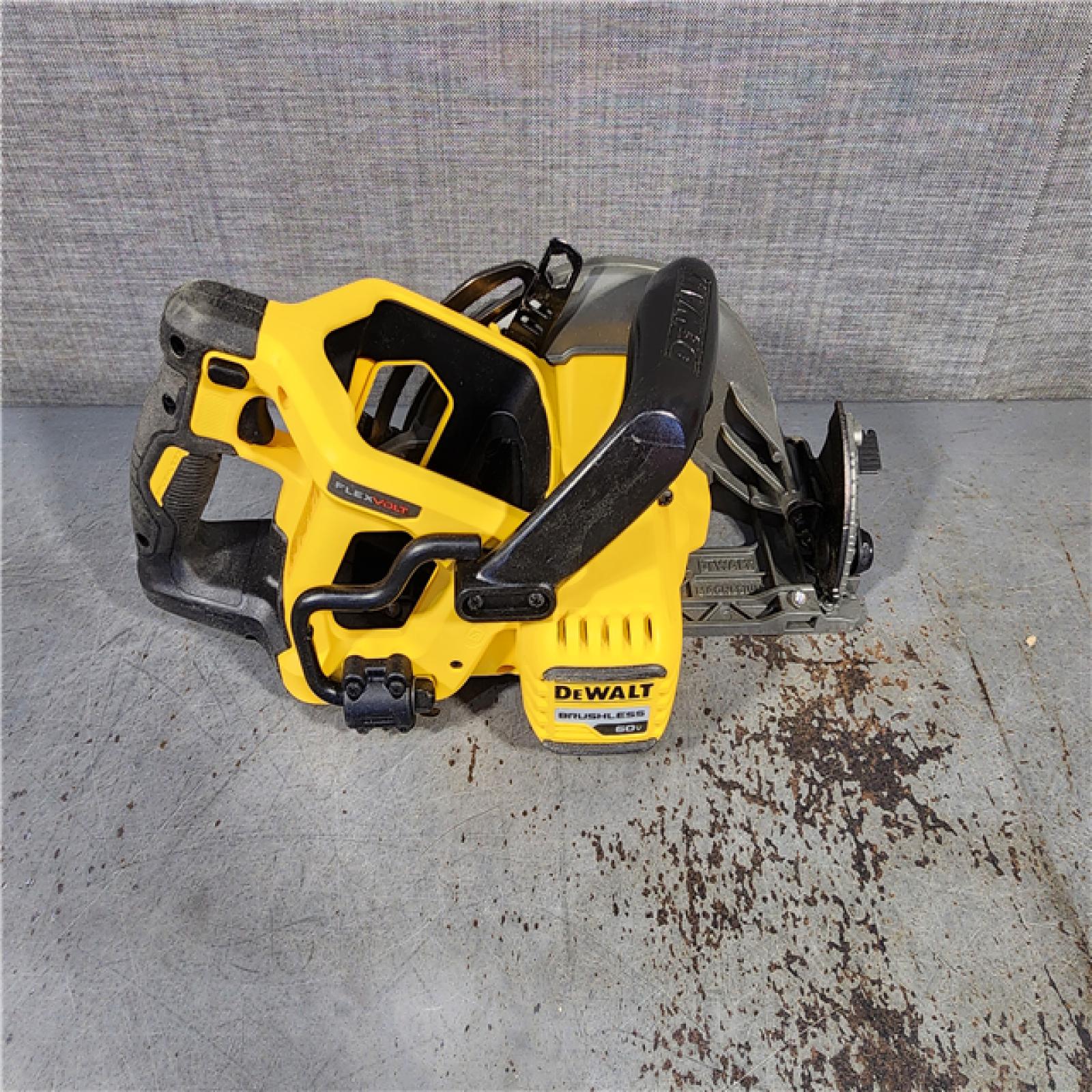 HOUSTON LOCATION - AS-IS (APPEARS LIKE NEW) DEWALT FLEXVOLT 60V MAX Cordless Brushless 7-1/4 in. Wormdrive Style Circular Saw (Tool Only)