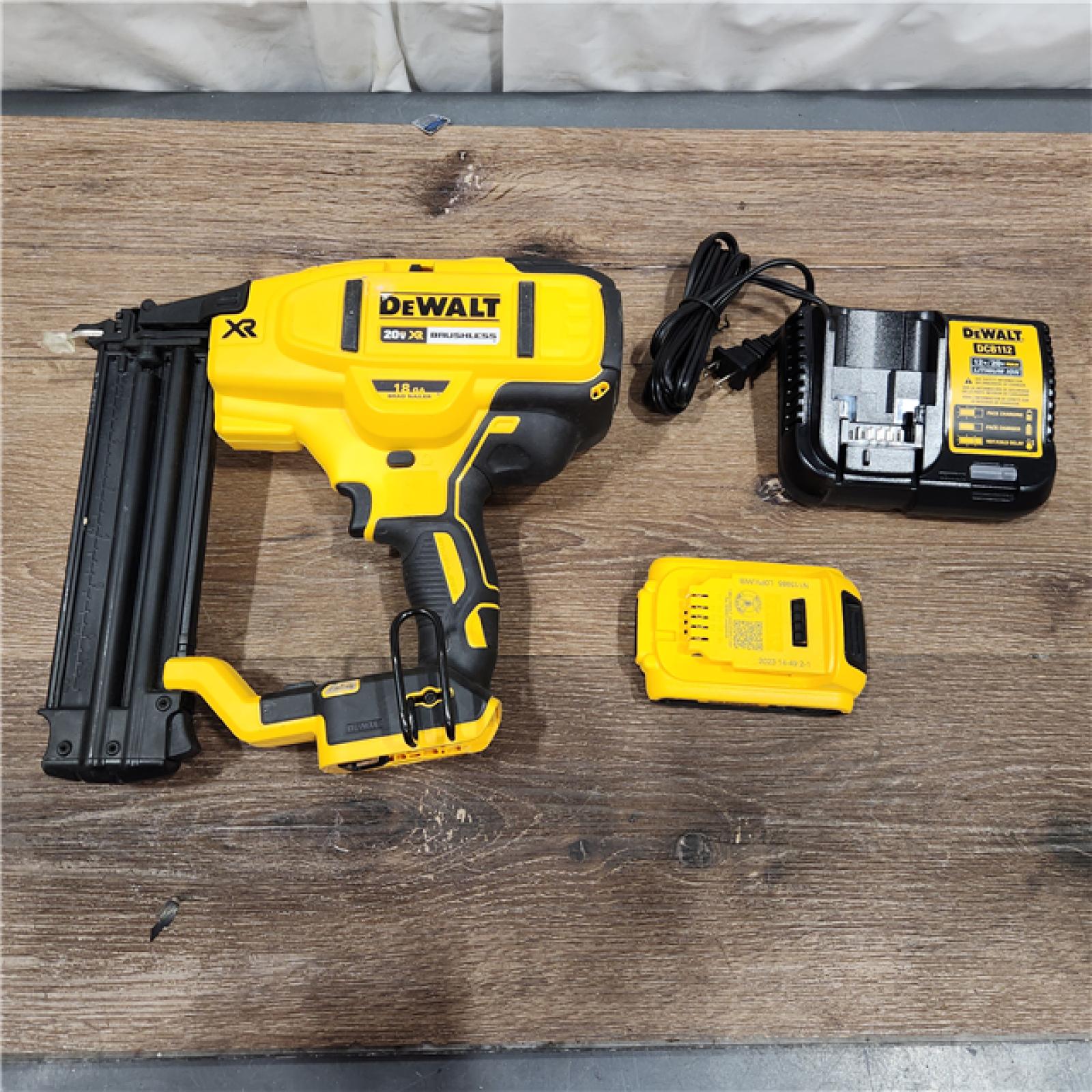 AS-IS DEWALT 20V MAX XR 18 Gauge Brad Nailer Kit