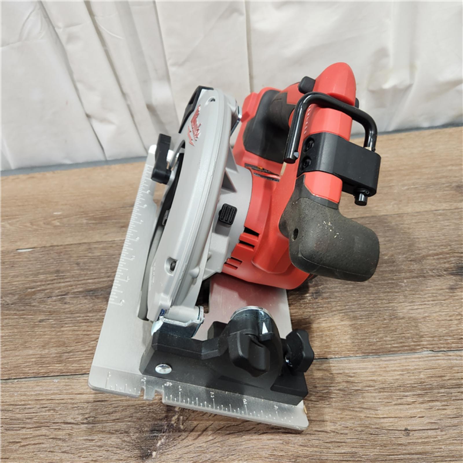 AS-IS Milwaukee M18 7-1/4  18V Brushless Circular Saw 2631-20 (Bare Tool)