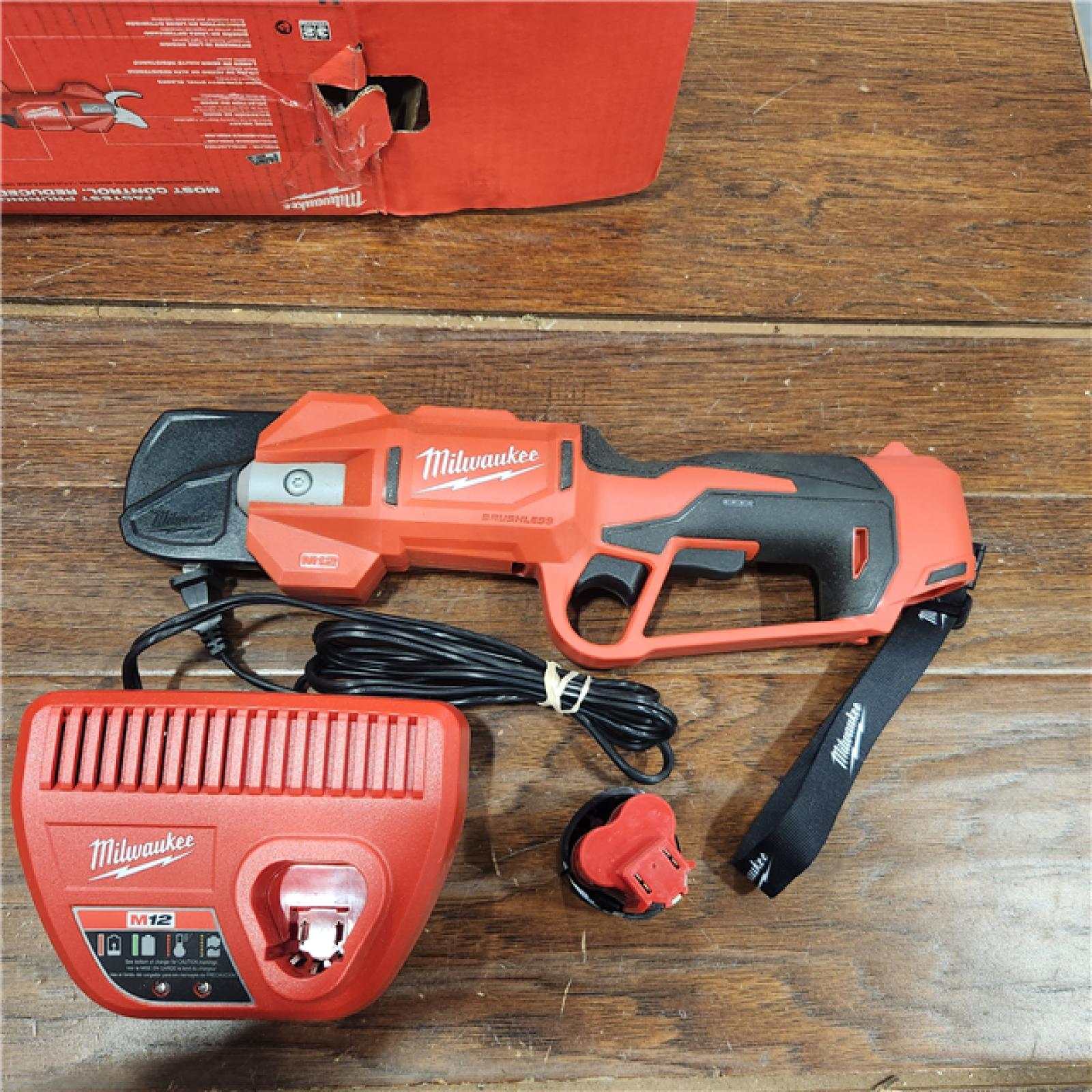 AS-IS Milwaukee 2534-21 M12 Lithium-Ion Brushless Cordless Pruning Shears Kit 2.0 Ah