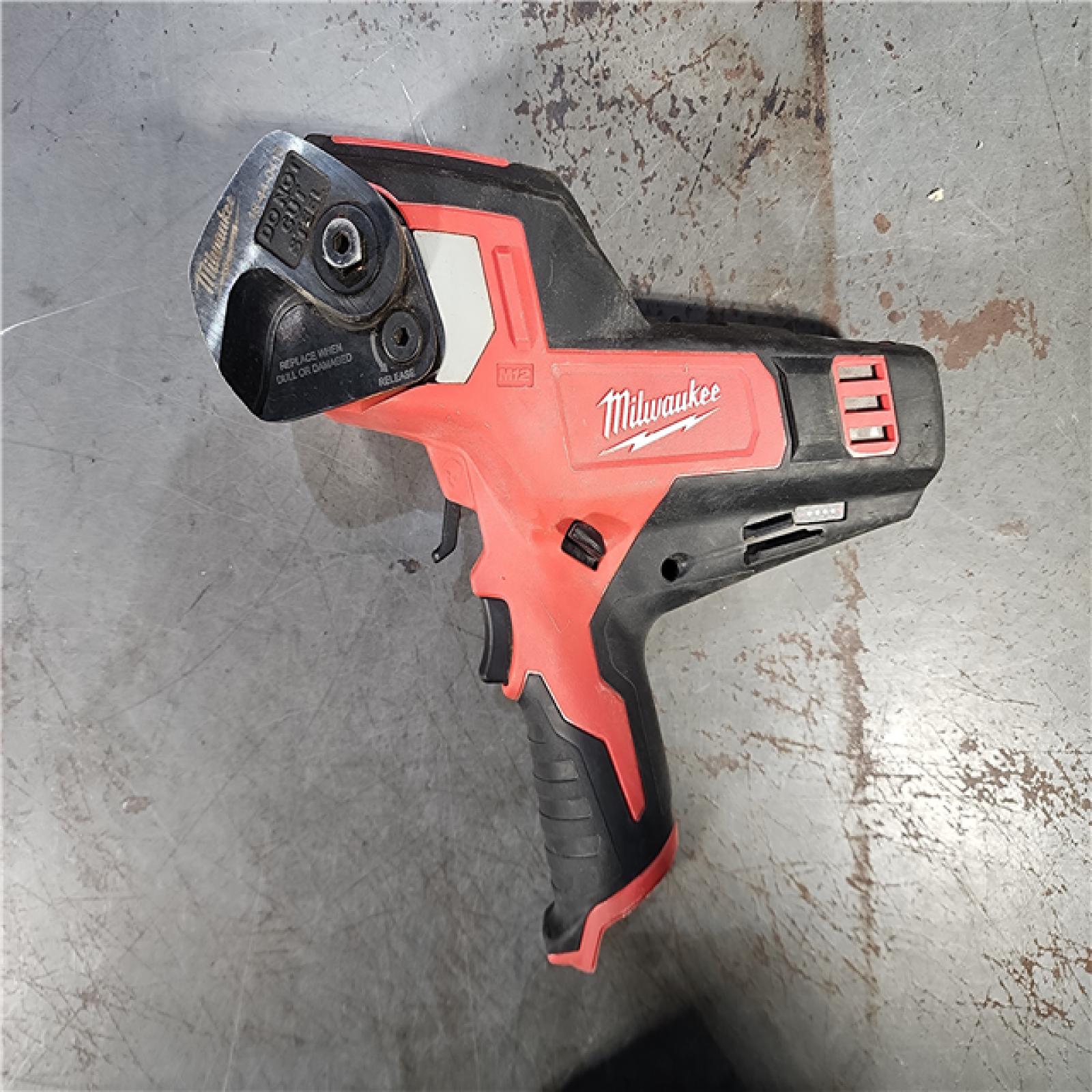 HOUSTON LOCATION - AS-IS Milwaukee M12 600 Mcm Cable Cutter Kit